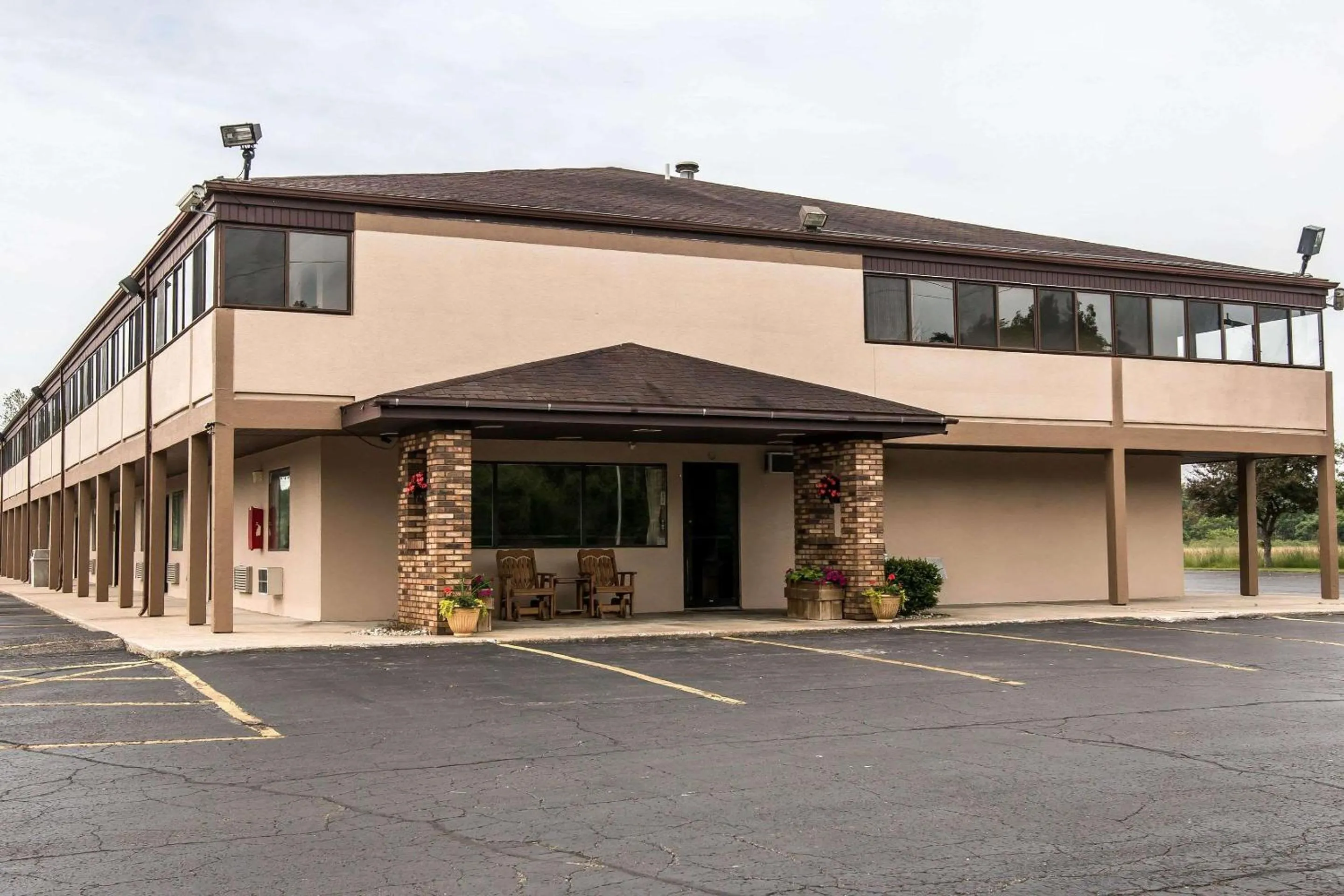 Property building in Econo Lodge Paw Paw