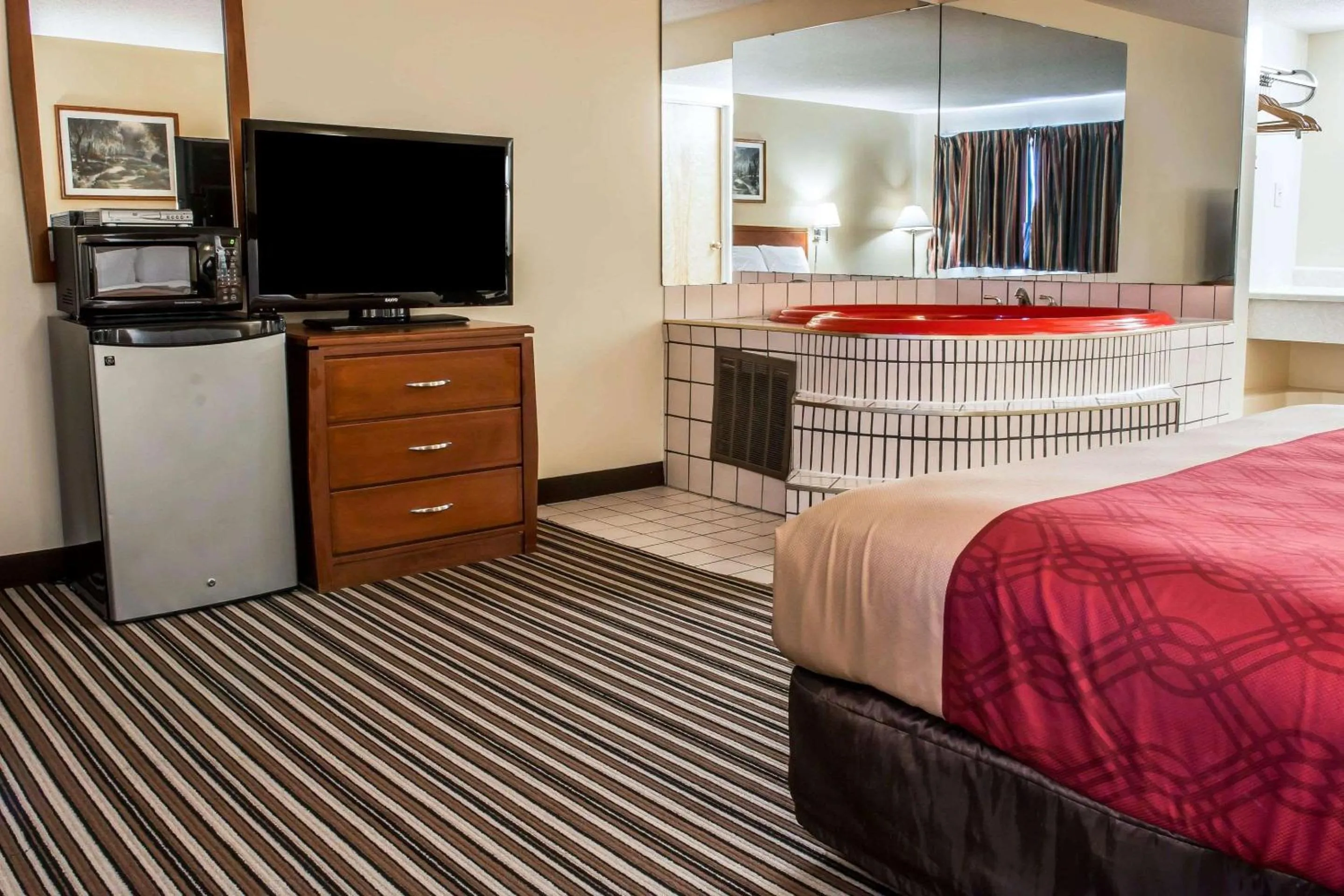 Bedroom, Bed in Econo Lodge Paw Paw