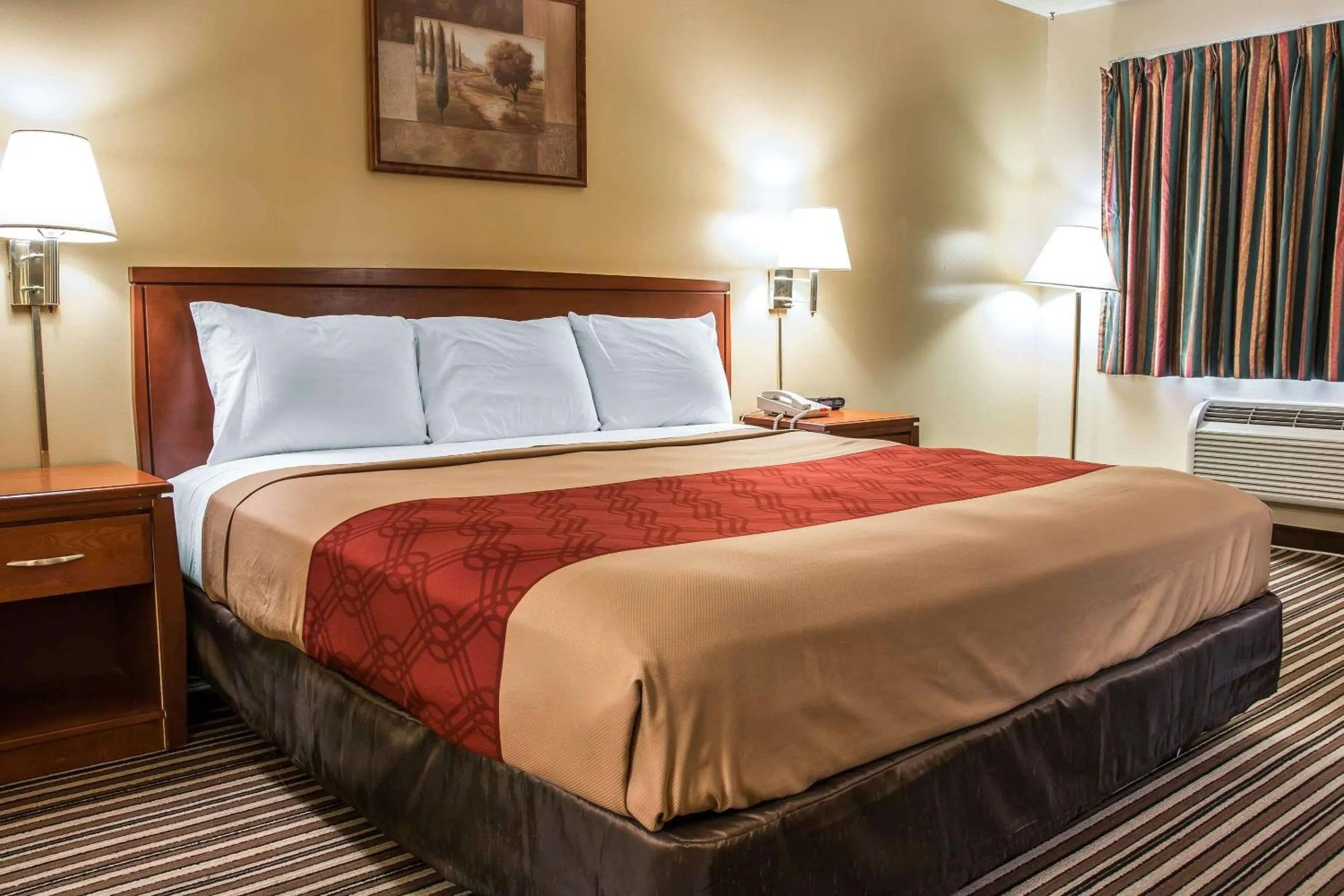 Bedroom, Bed in Econo Lodge Paw Paw