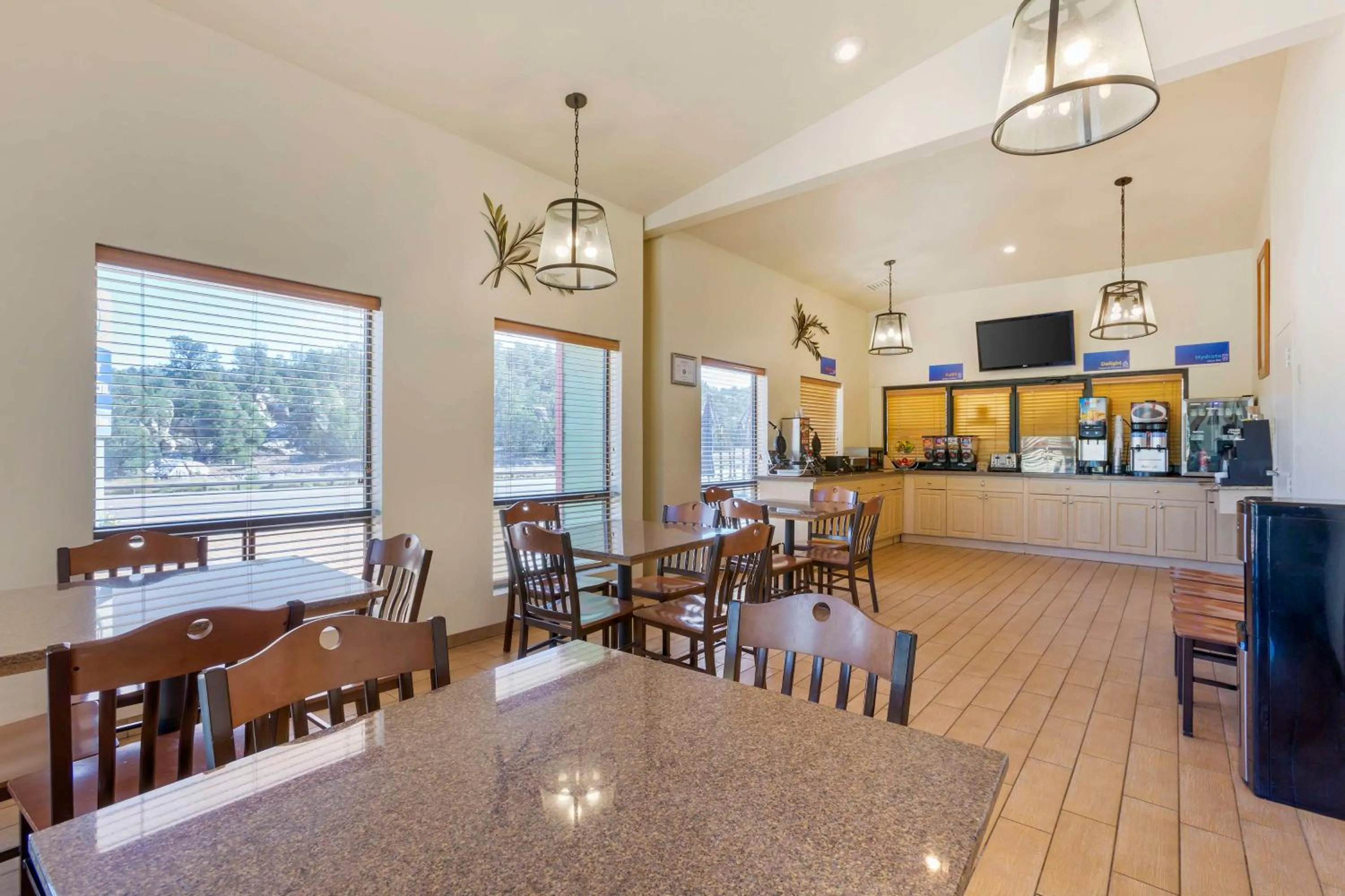 Breakfast in Best Western Sawmill Inn