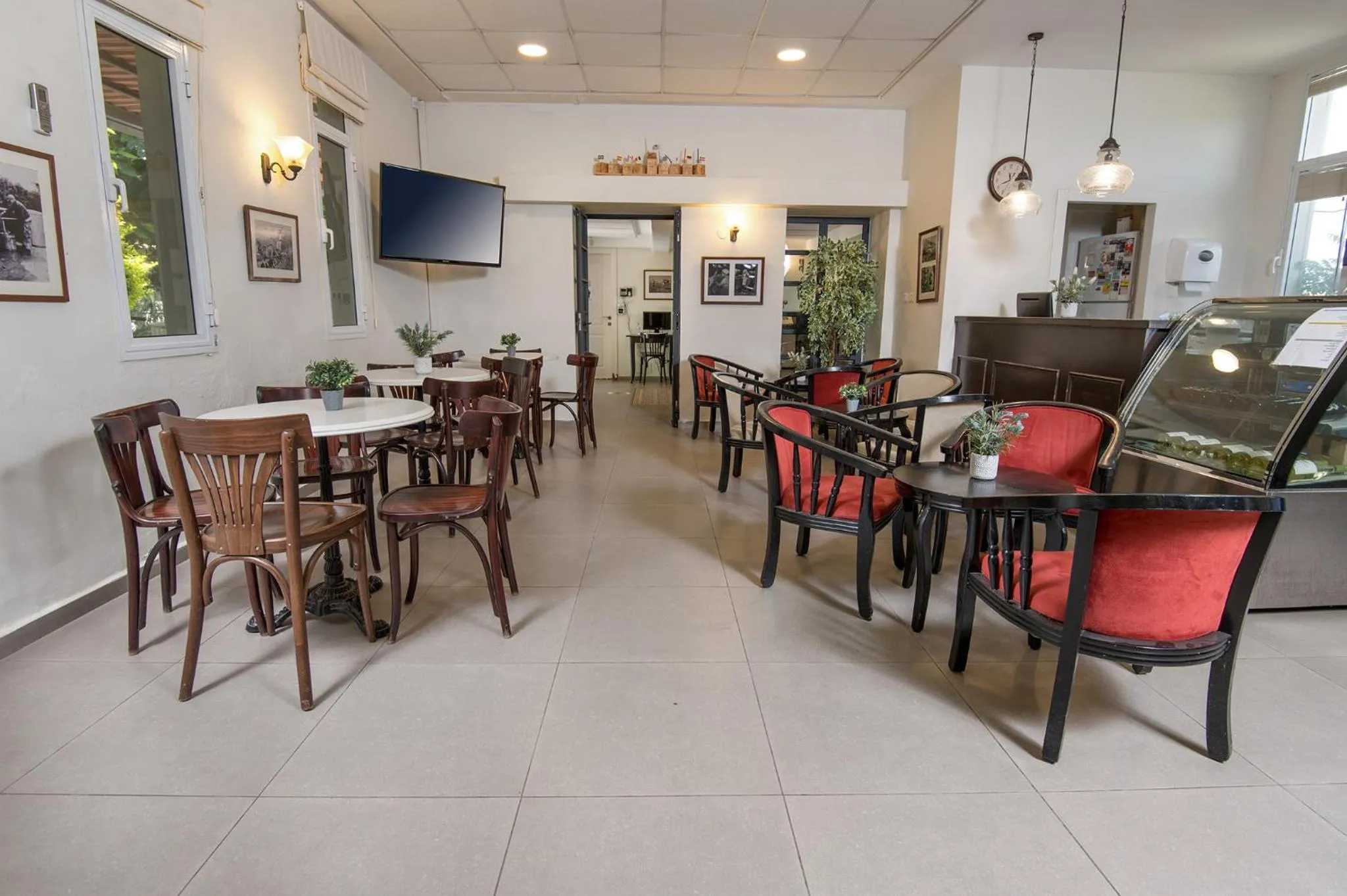 Restaurant/places to eat in Degania Bet Kibbutz Country Lodging