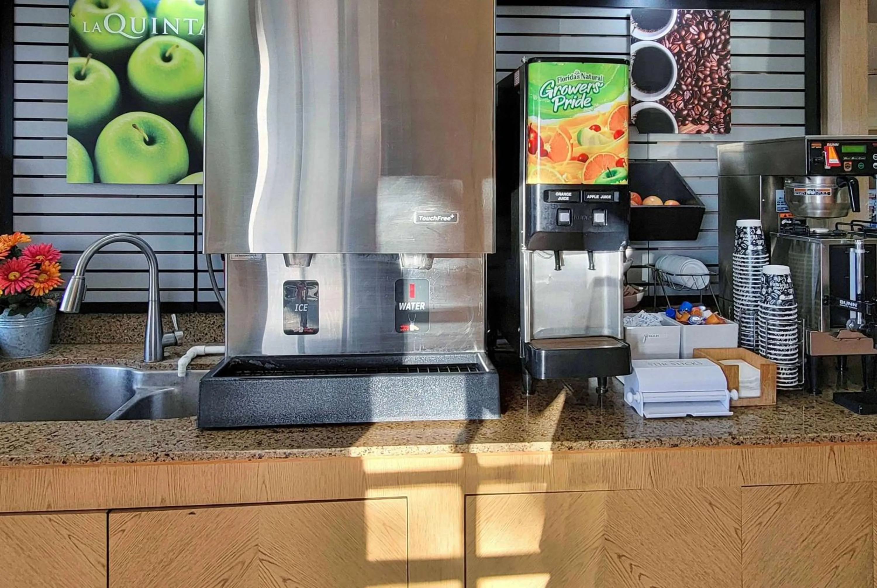 Restaurant/places to eat in La Quinta Inn by Wyndham Amarillo West Medical Center