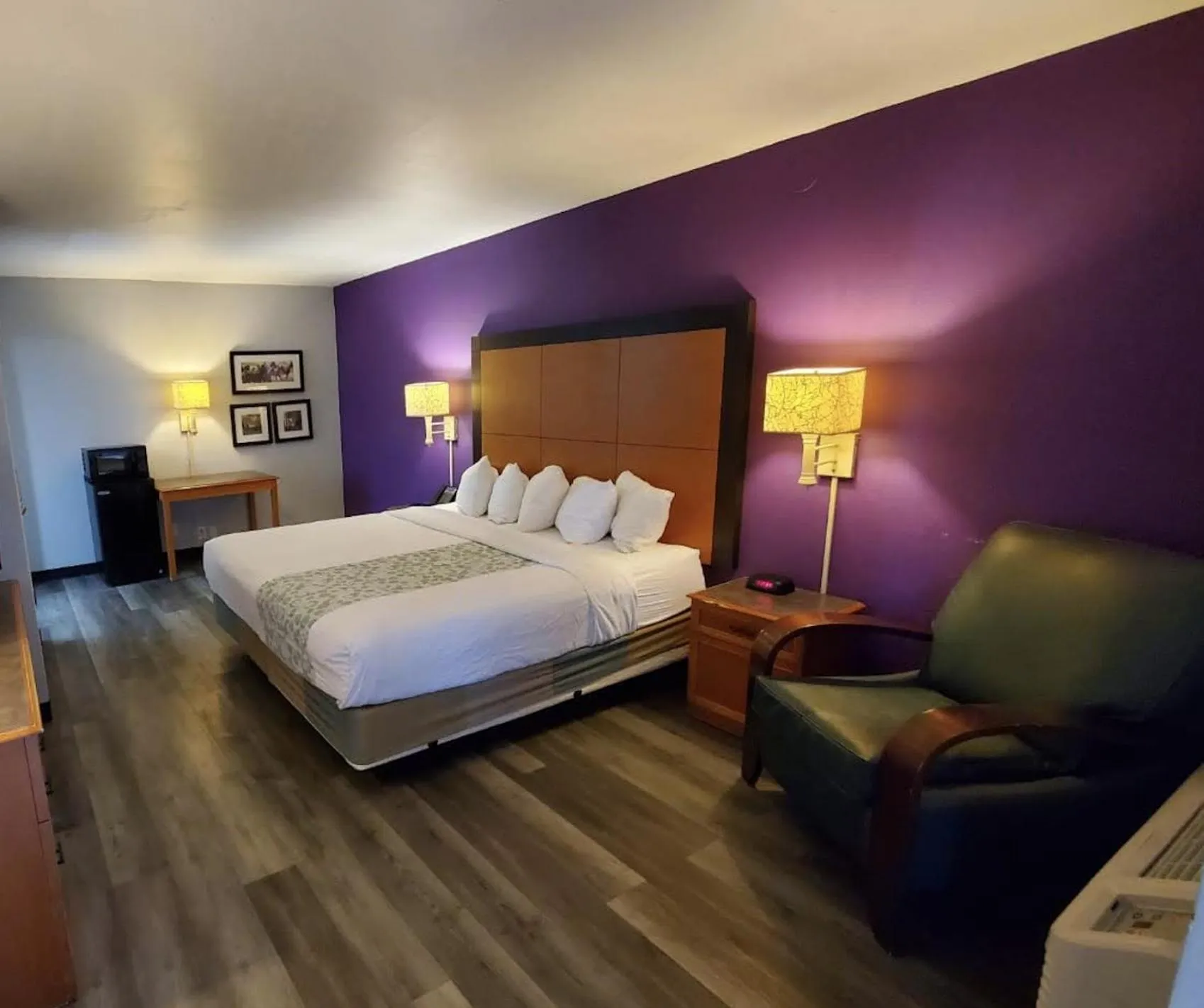 Bed in La Quinta Inn by Wyndham Amarillo West Medical Center