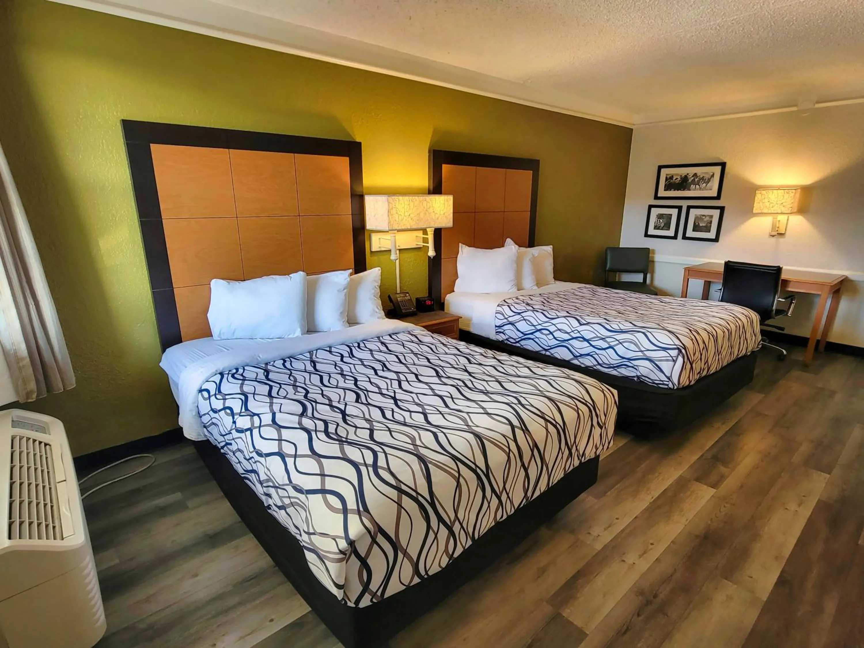 Bed in La Quinta Inn by Wyndham Amarillo West Medical Center