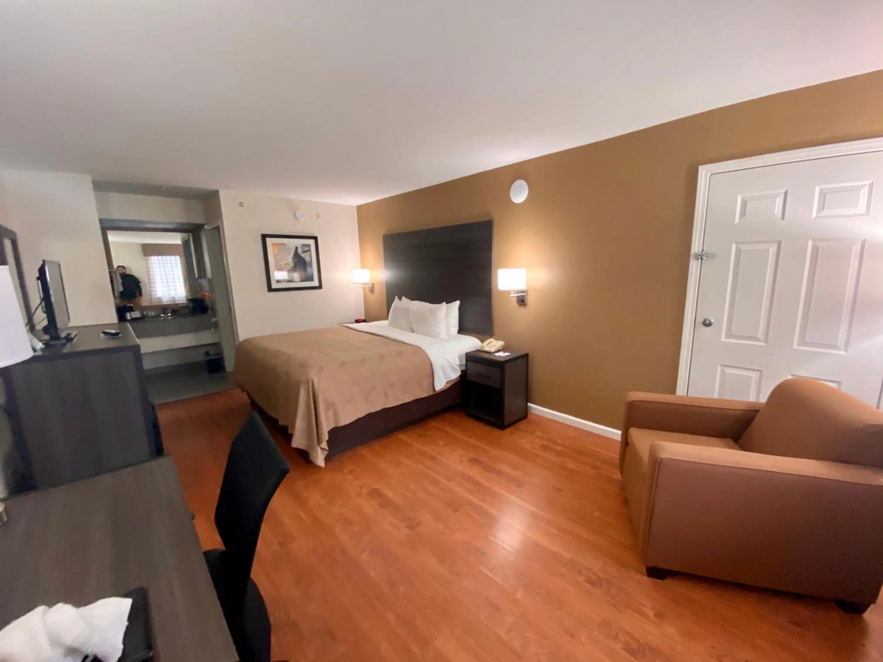 TV and multimedia, Bed in Quality Inn Branson - Hwy 76 Central