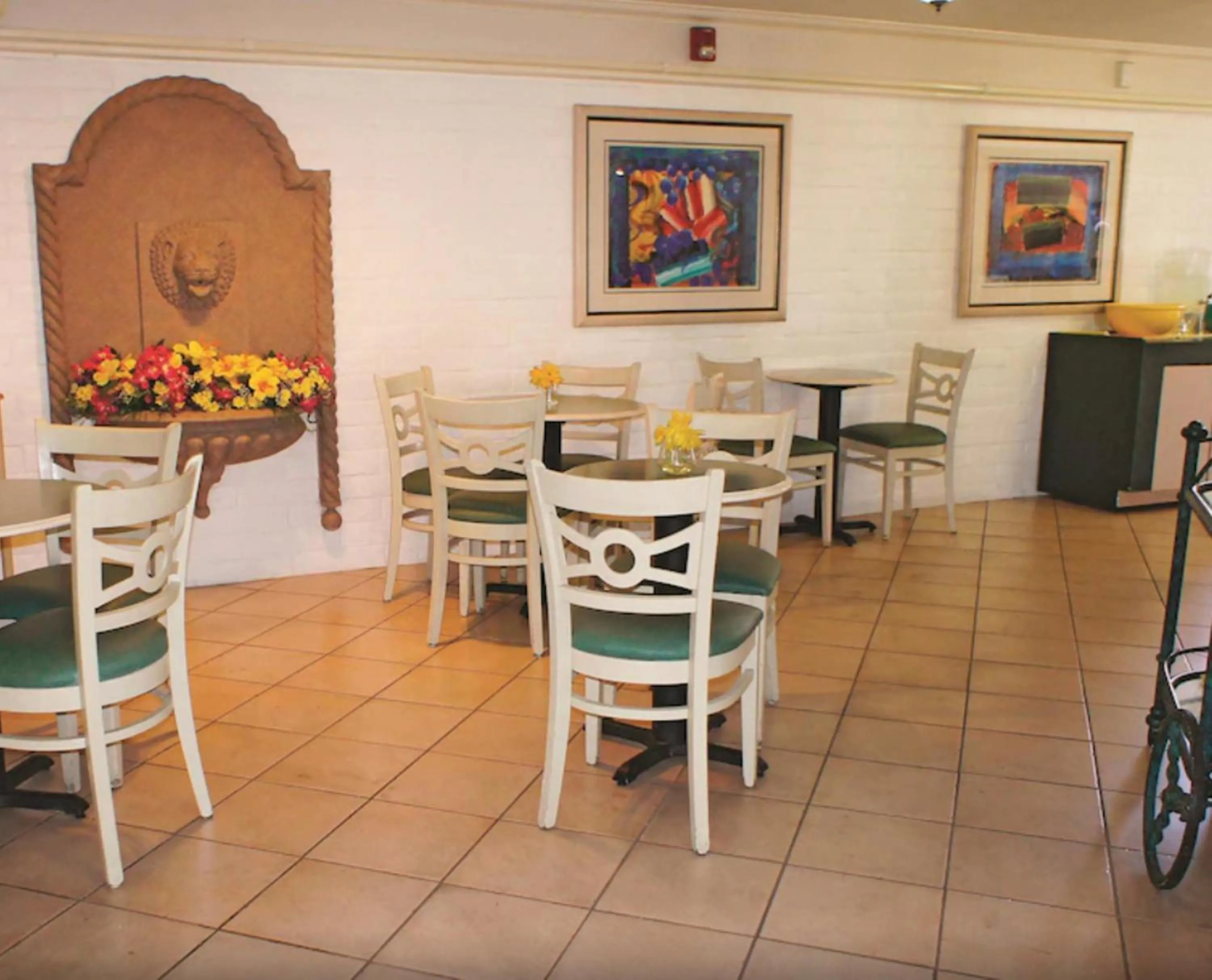 Restaurant/places to eat in La Quinta Inn by Wyndham Bakersfield South