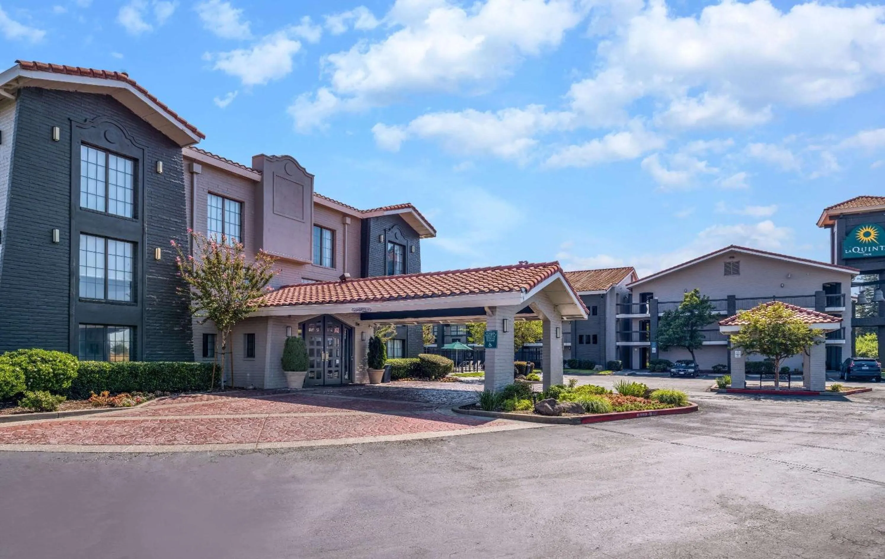 Property building in La Quinta Inn by Wyndham Sacramento North