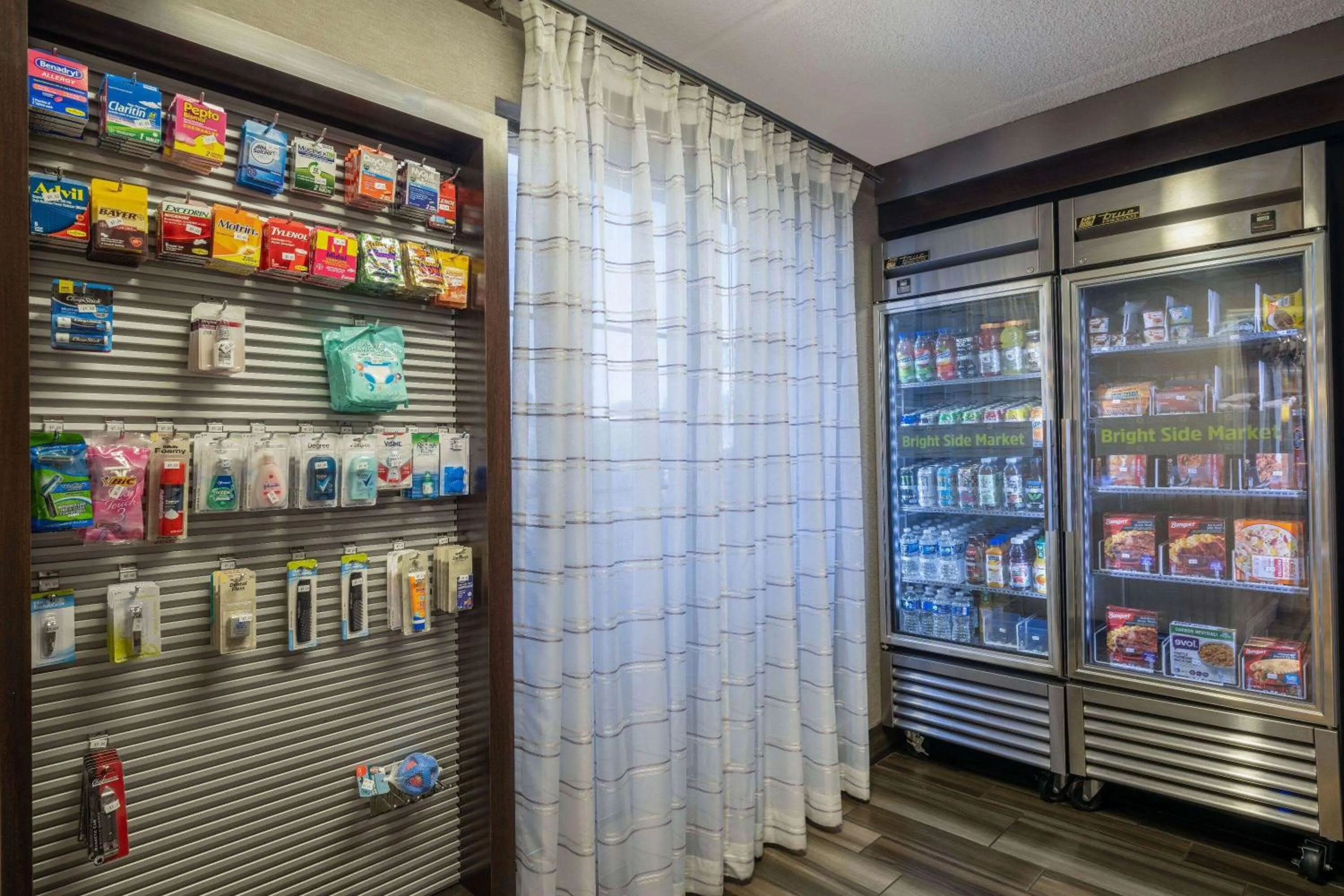 Food and drinks in La Quinta Inn by Wyndham Sacramento North