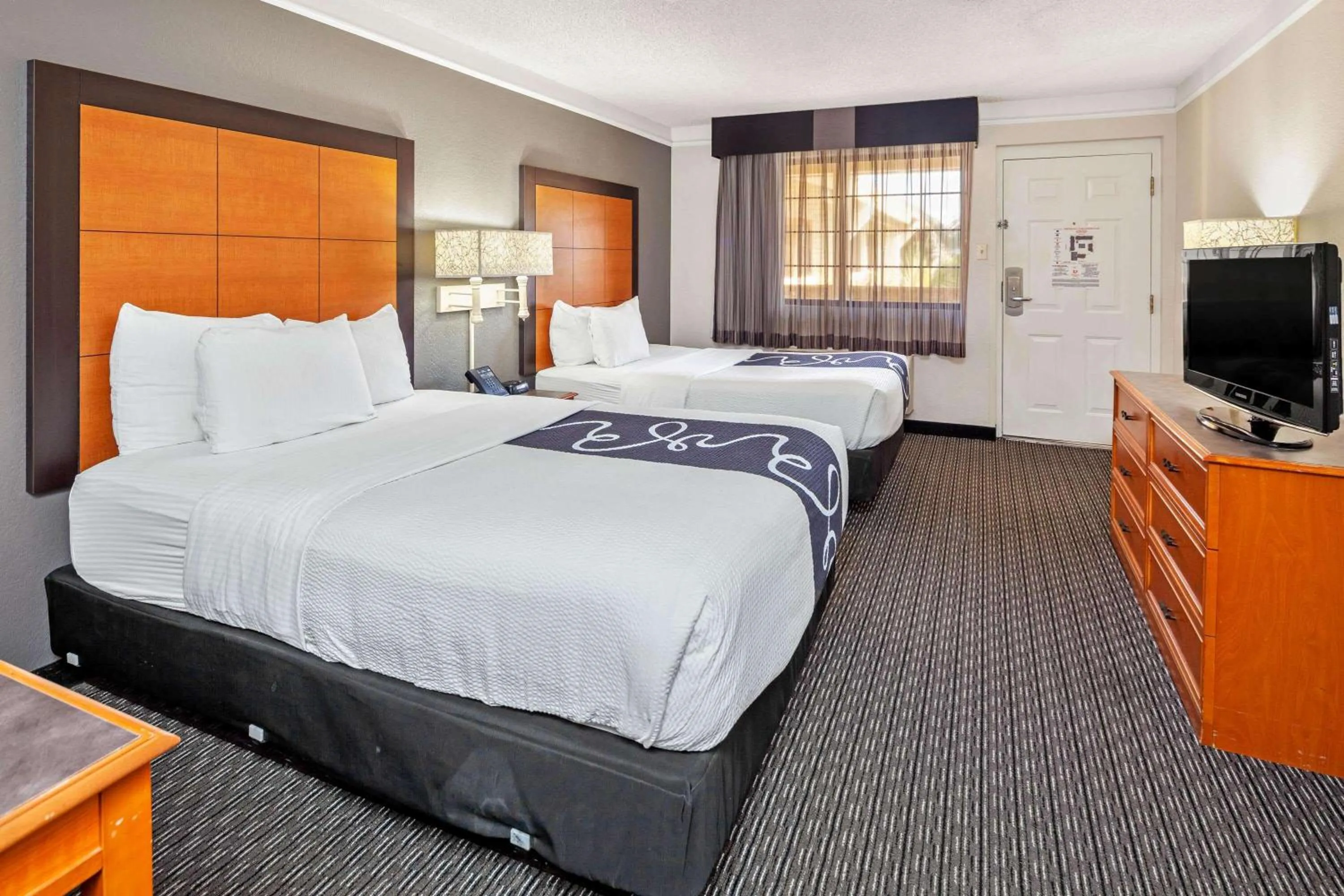 Photo of the whole room in La Quinta Inn by Wyndham Ventura