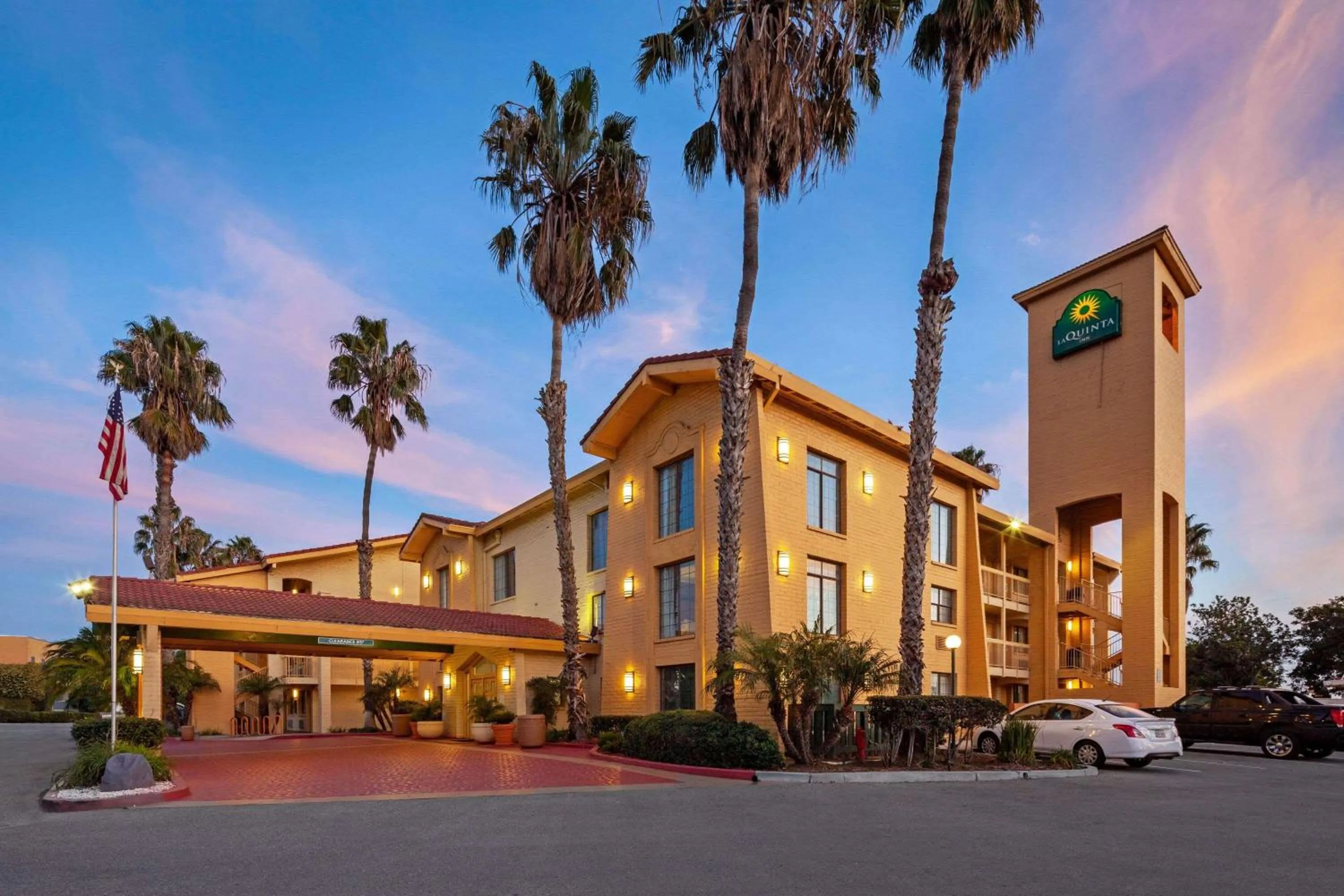 Property Building in La Quinta Inn by Wyndham Ventura