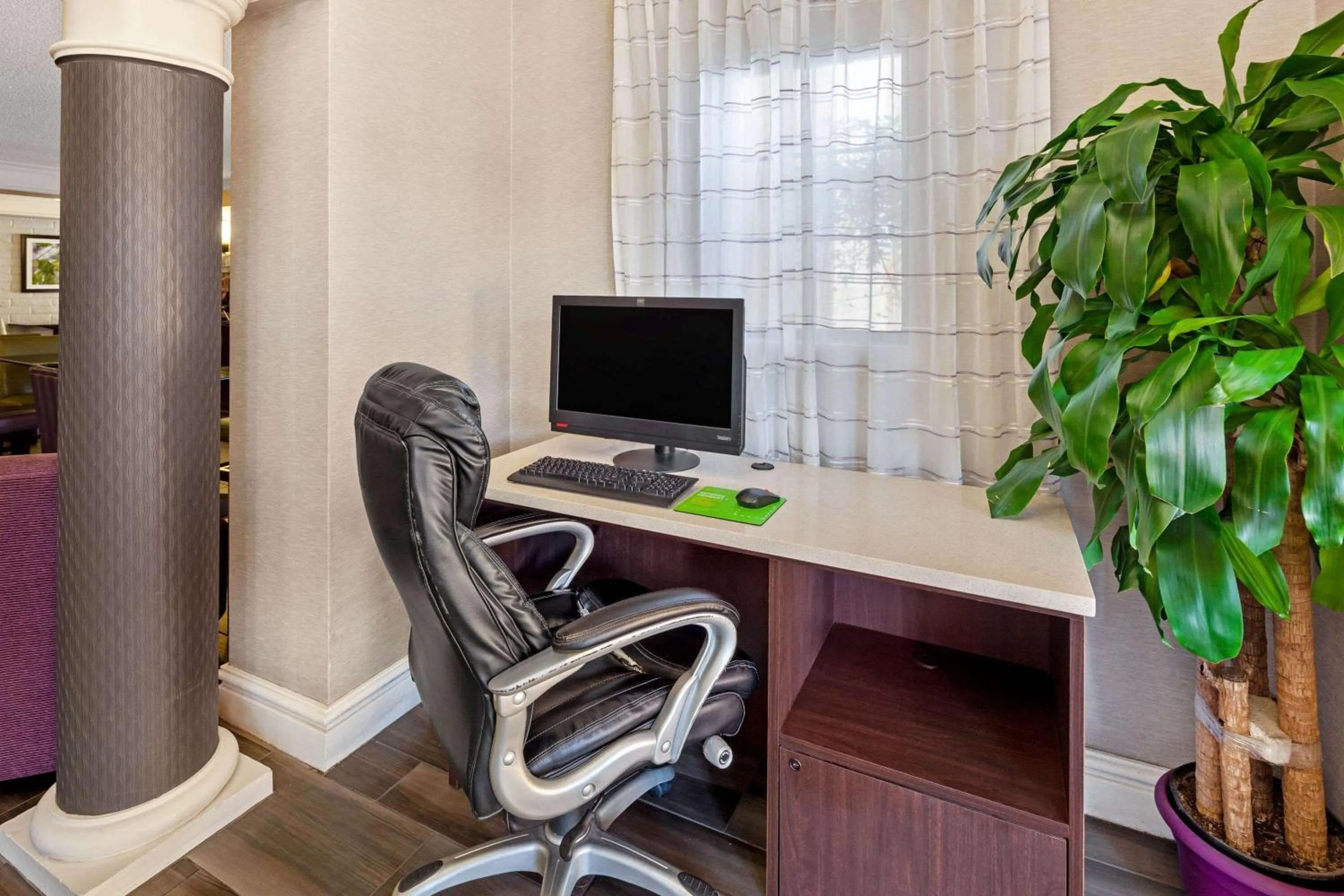 On site, TV/Entertainment Center in La Quinta Inn by Wyndham Ventura