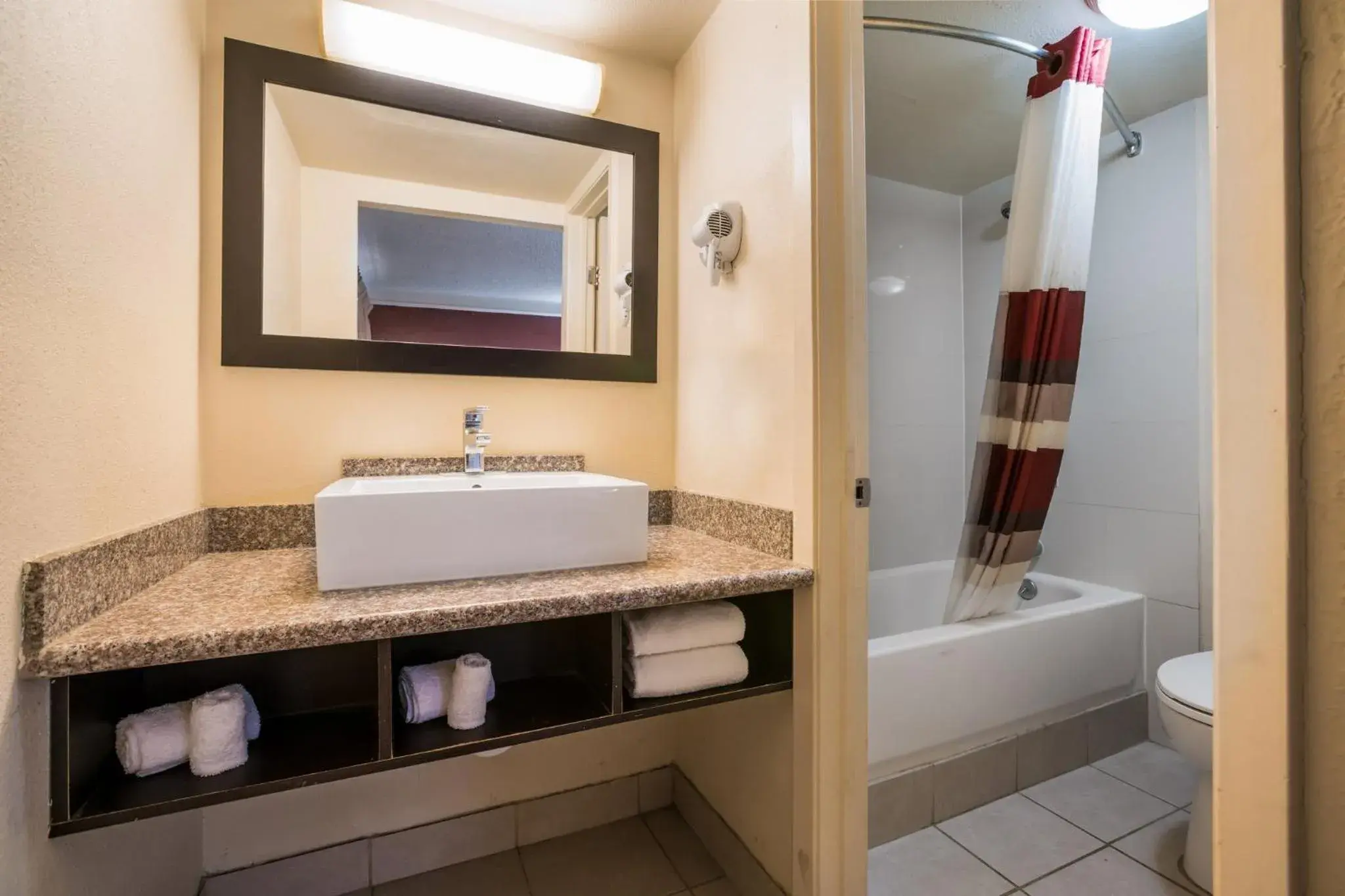 Deluxe Room with Two Double Beds Non-Smoking in Red Roof Inn North Dallas - Park Central Deluxe Room with Two Double Beds Non-Smoking in Red Roof Inn North Dallas - Park Central