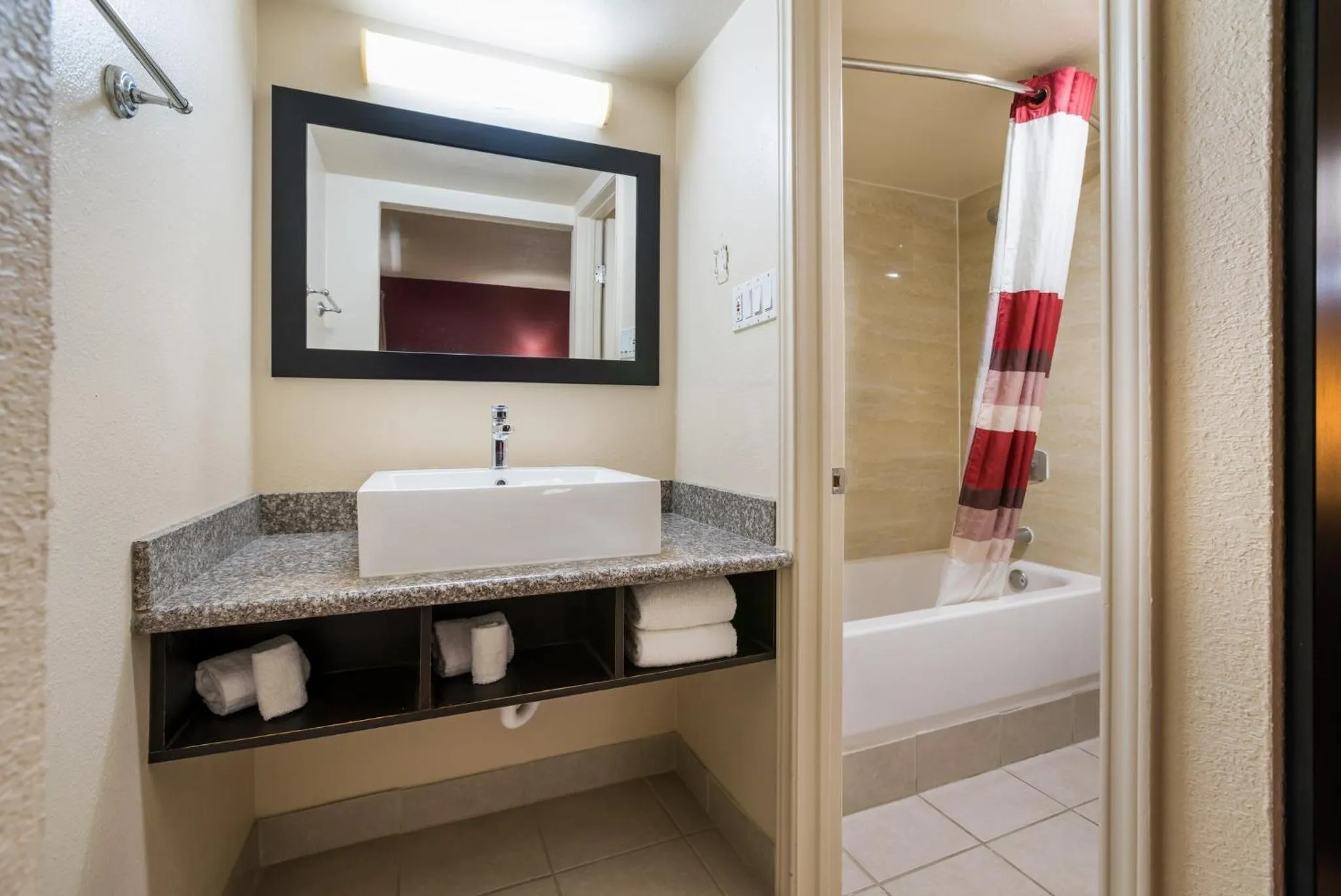 Bathroom in Red Roof Inn North Dallas - Park Central