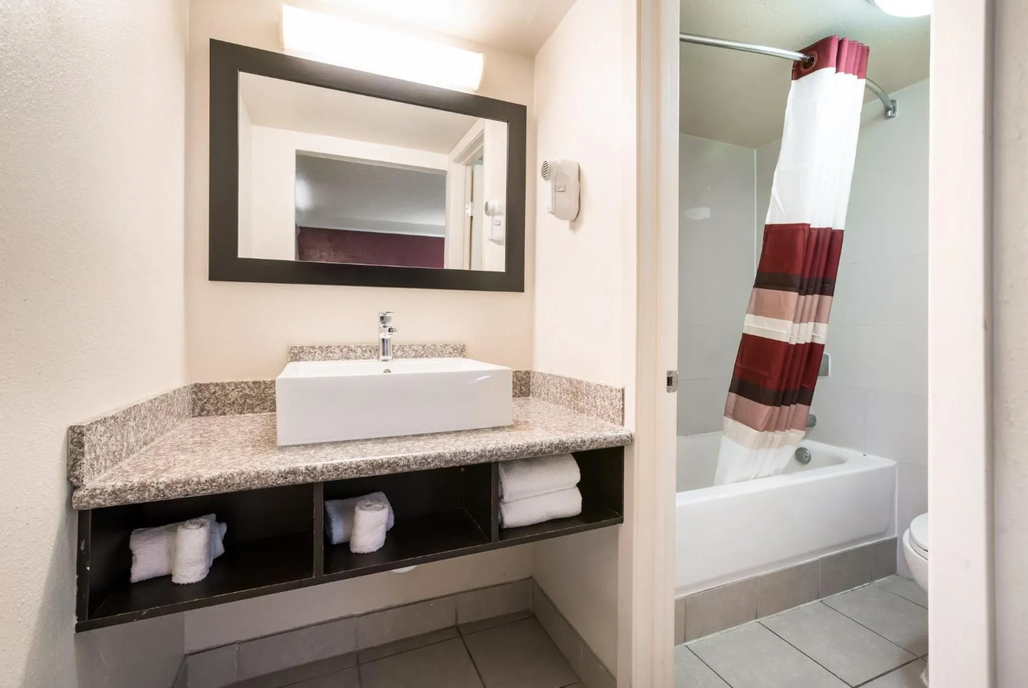 Bathroom in Red Roof Inn North Dallas - Park Central