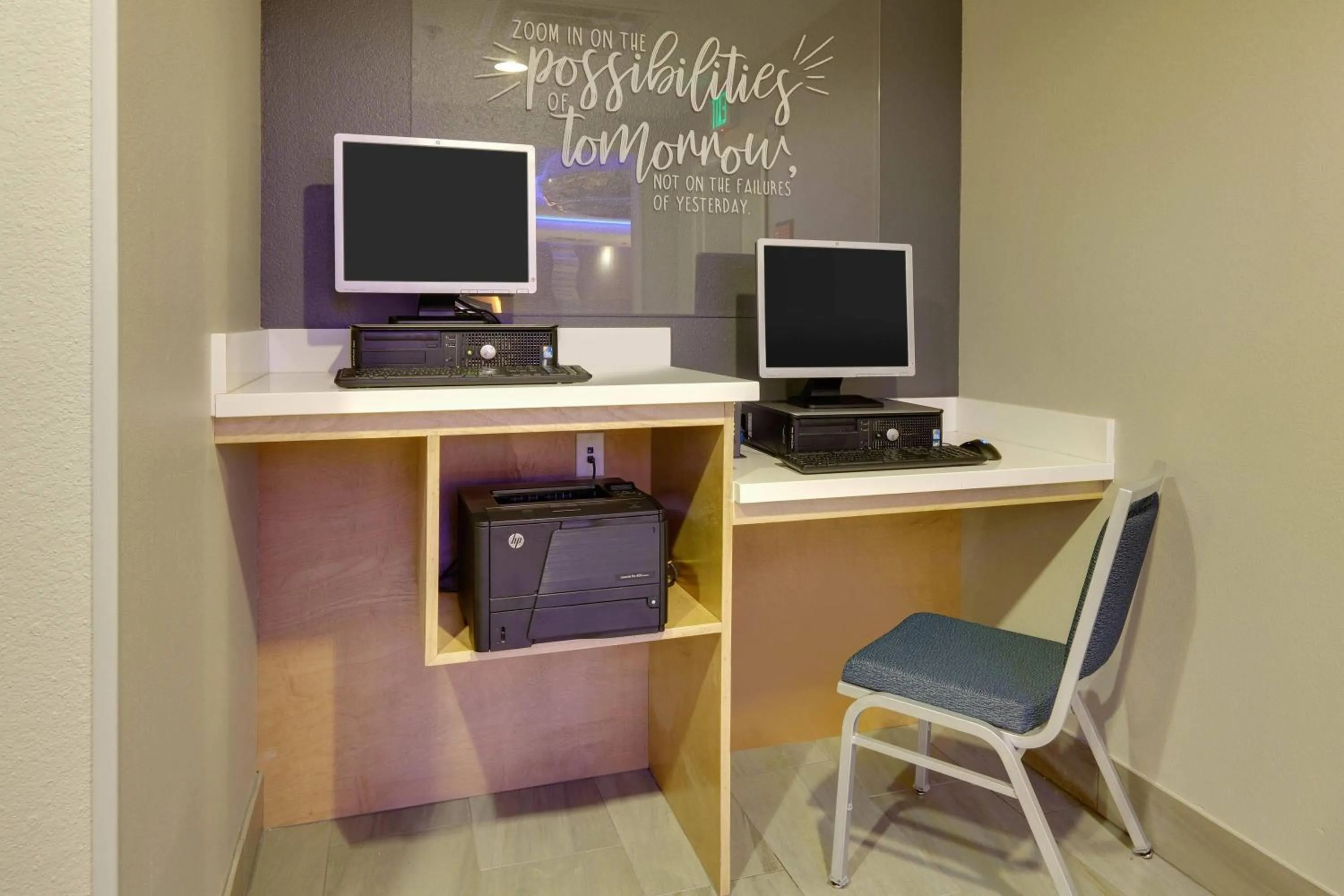 Business facilities in La Quinta by Wyndham Dallas Love Field