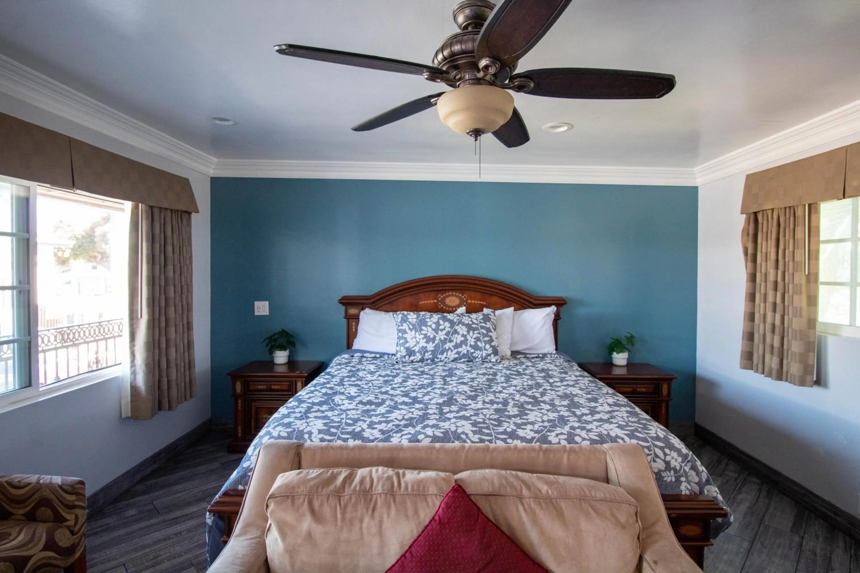 Bed in Viking Motel-Ventura