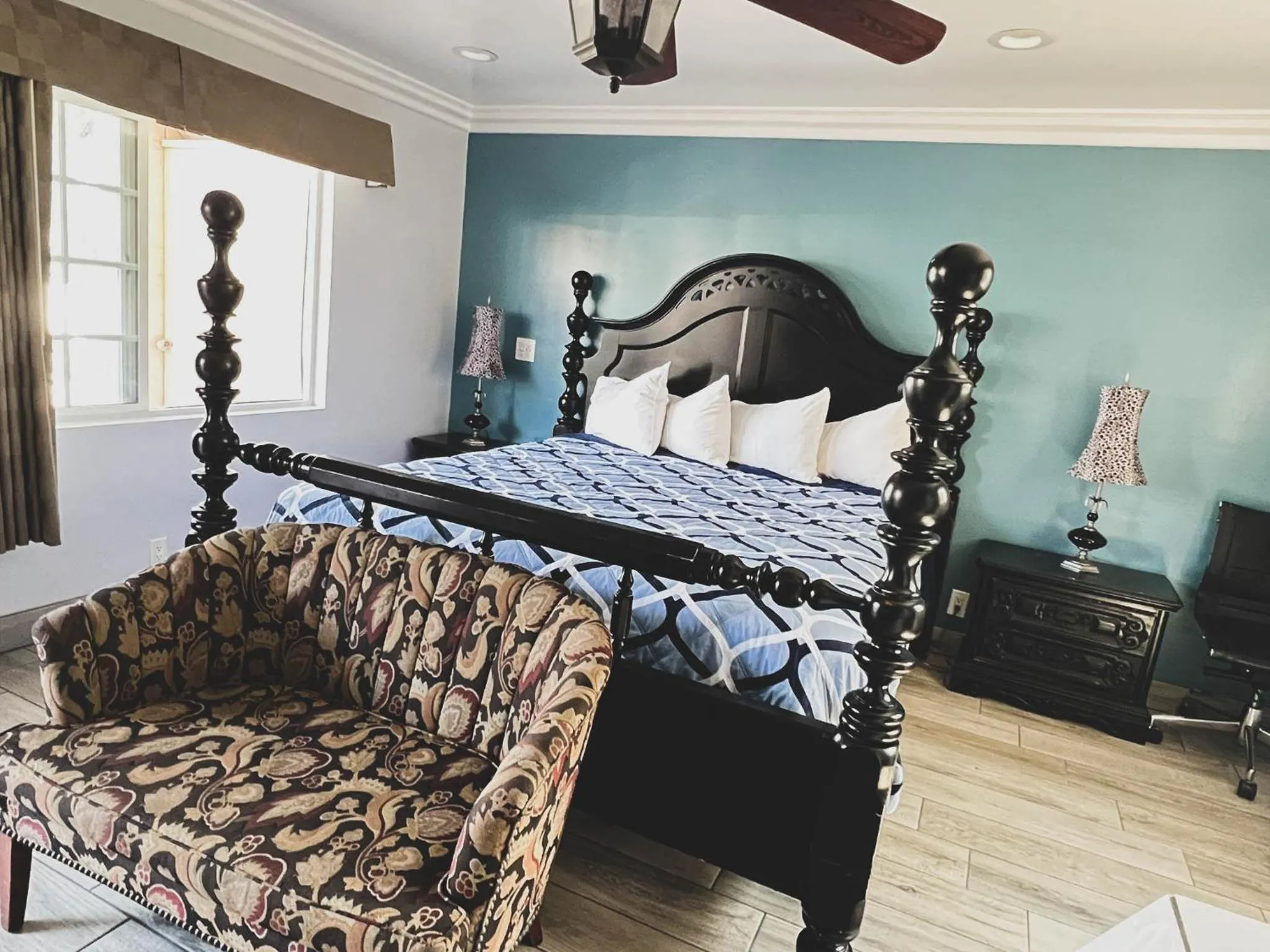 Bedroom, Bed in Viking Motel-Ventura