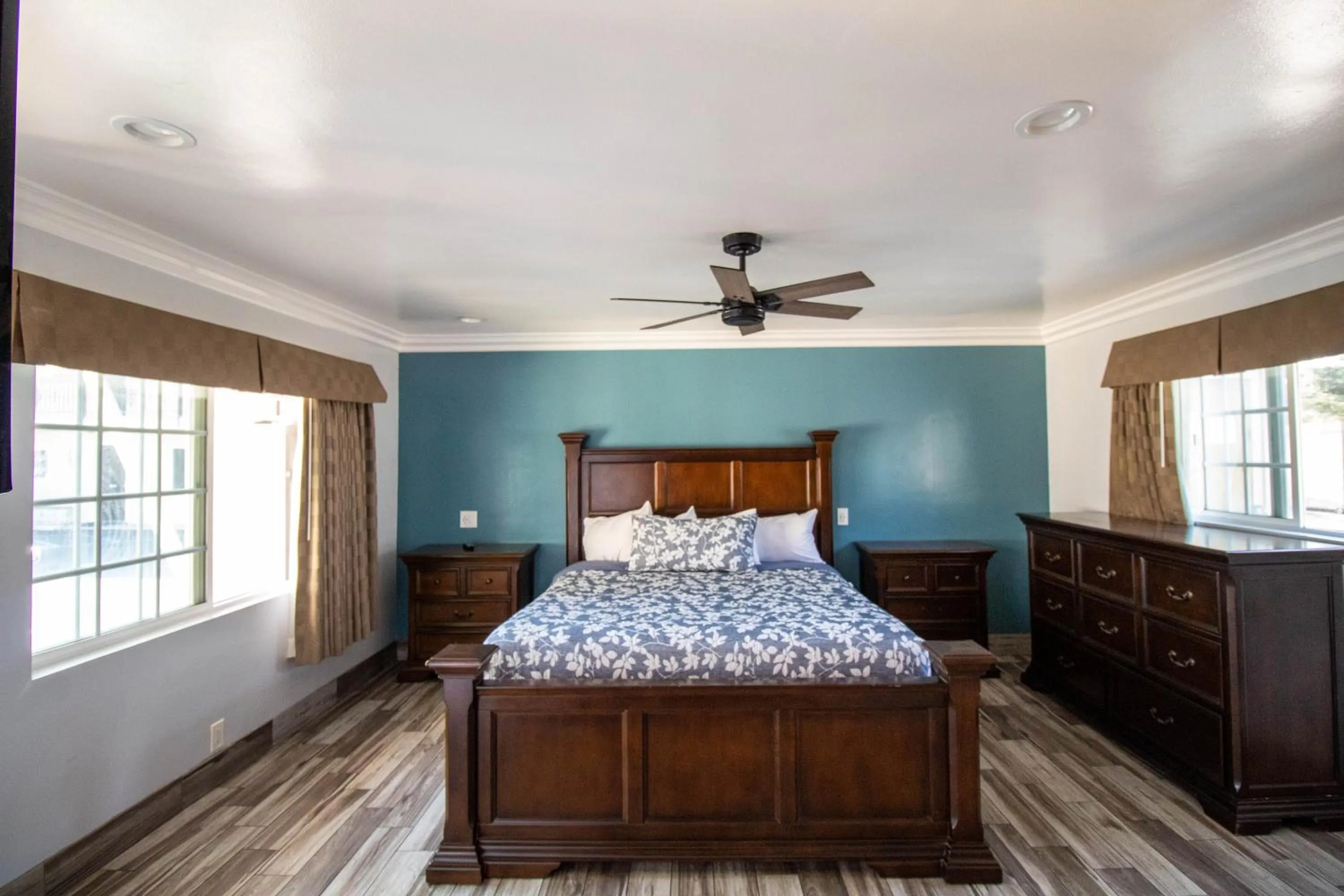 Bed in Viking Motel-Ventura