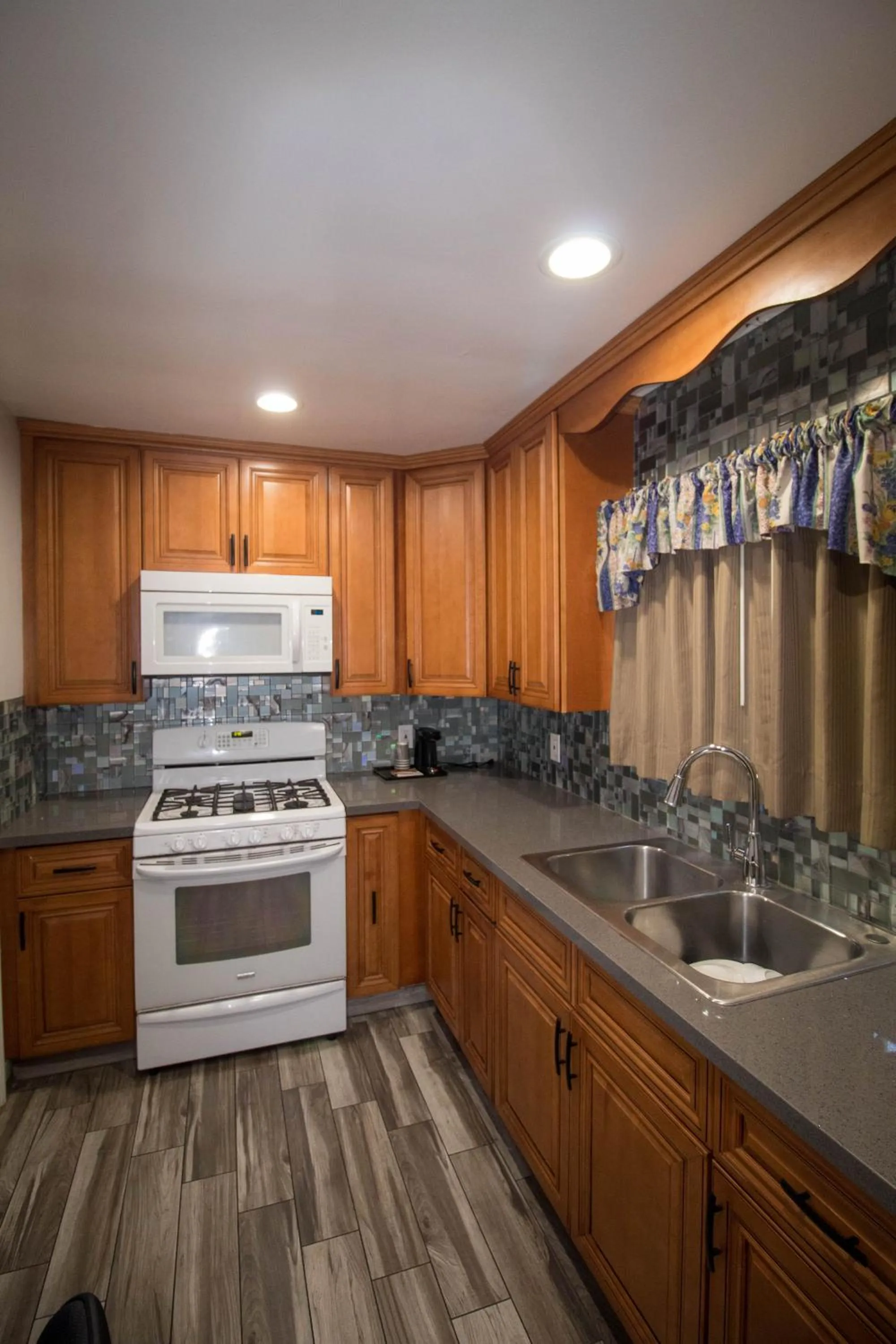 Kitchen or kitchenette in Viking Motel-Ventura