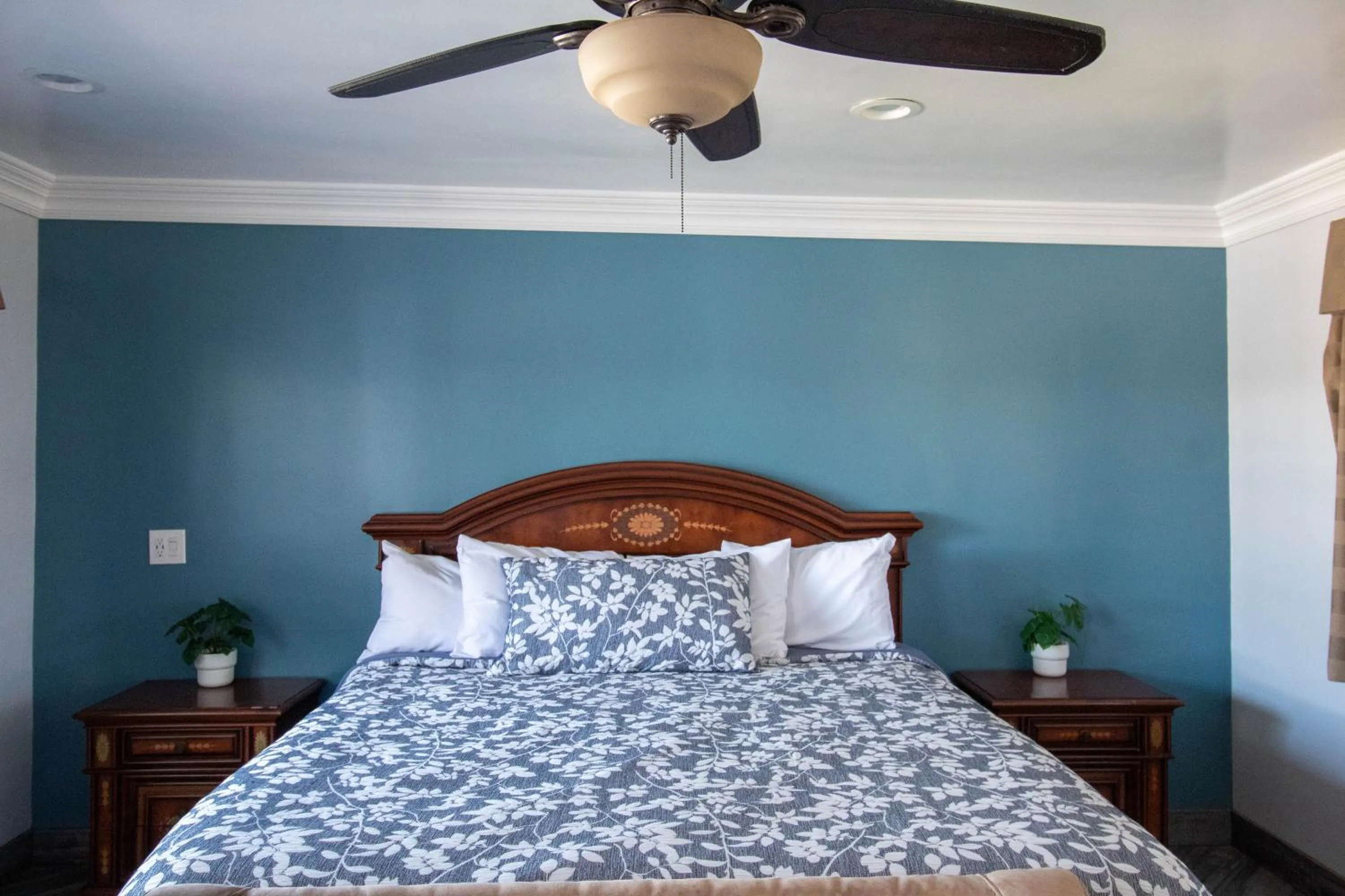 Bed in Viking Motel-Ventura