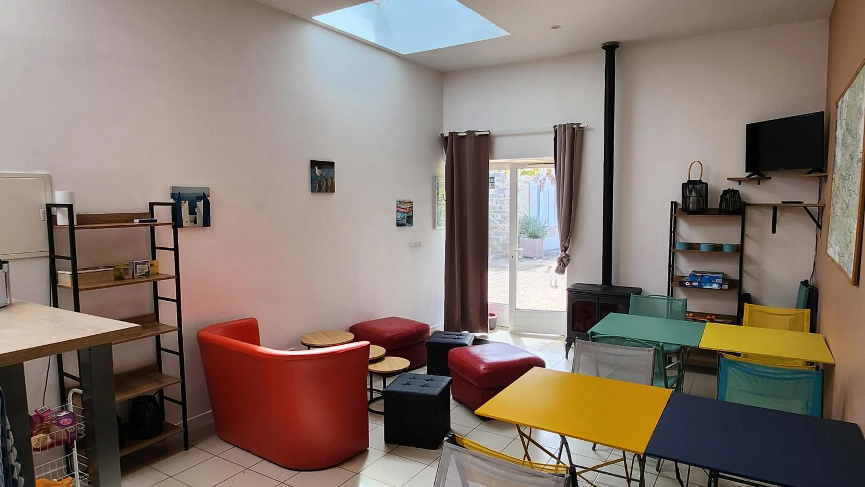 Communal lounge/ TV room in la ferme des ruelles