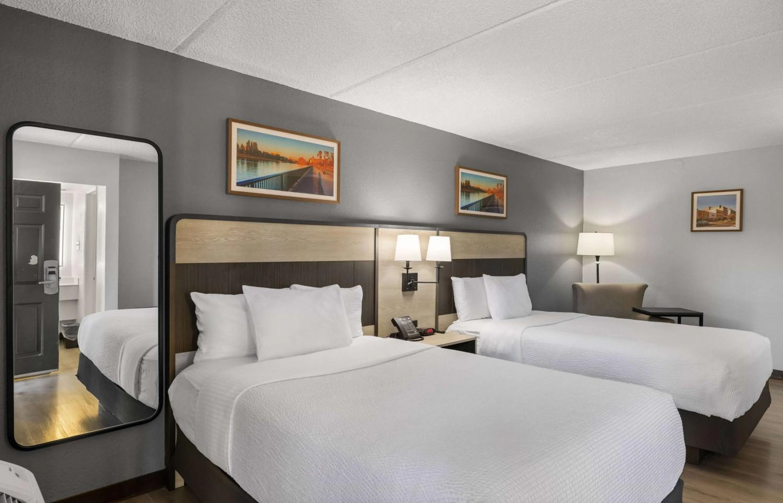 Photo of the whole room, Bed in La Quinta Inn by Wyndham Stockton