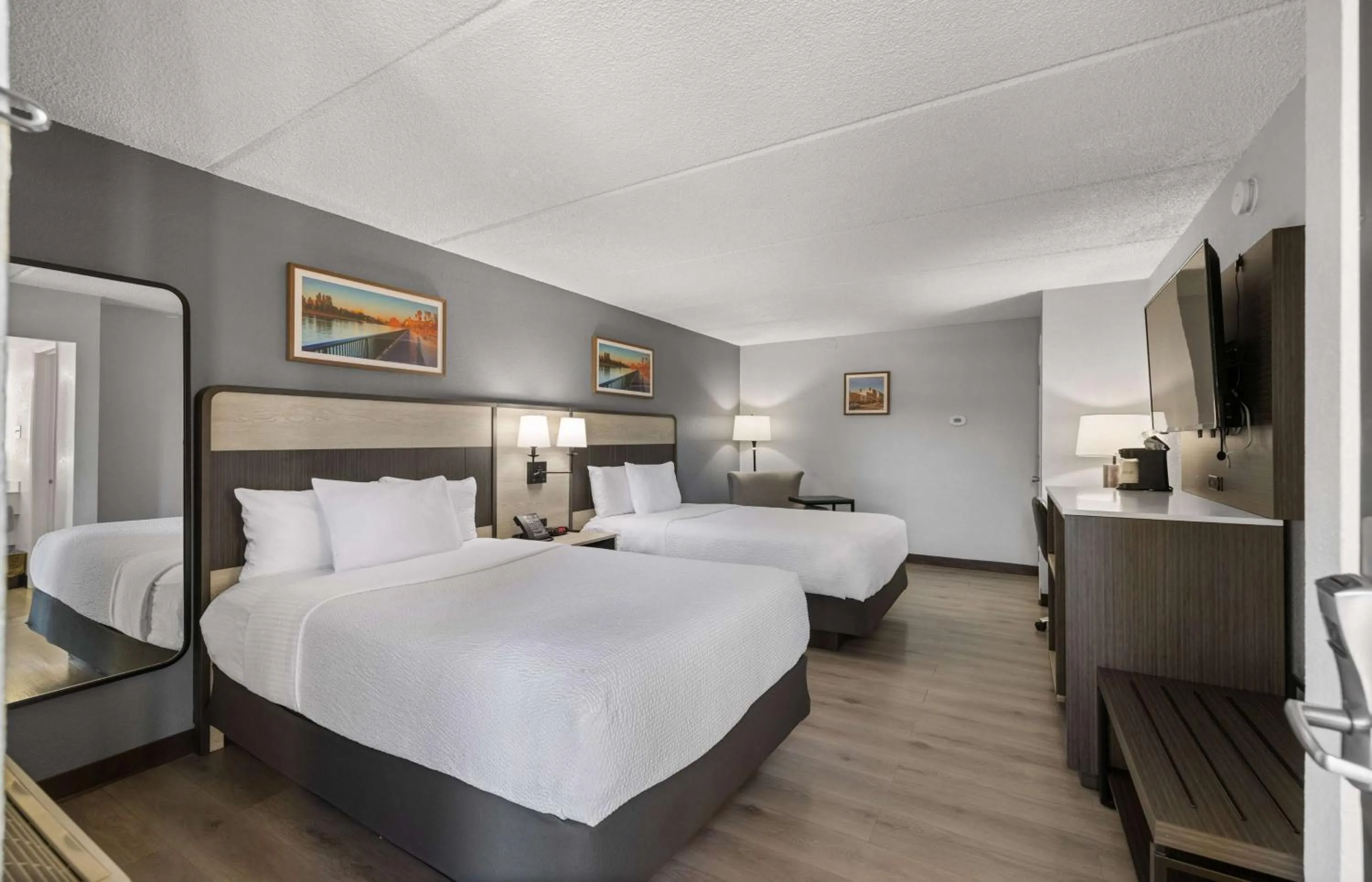 Photo of the whole room, Bed in La Quinta Inn by Wyndham Stockton