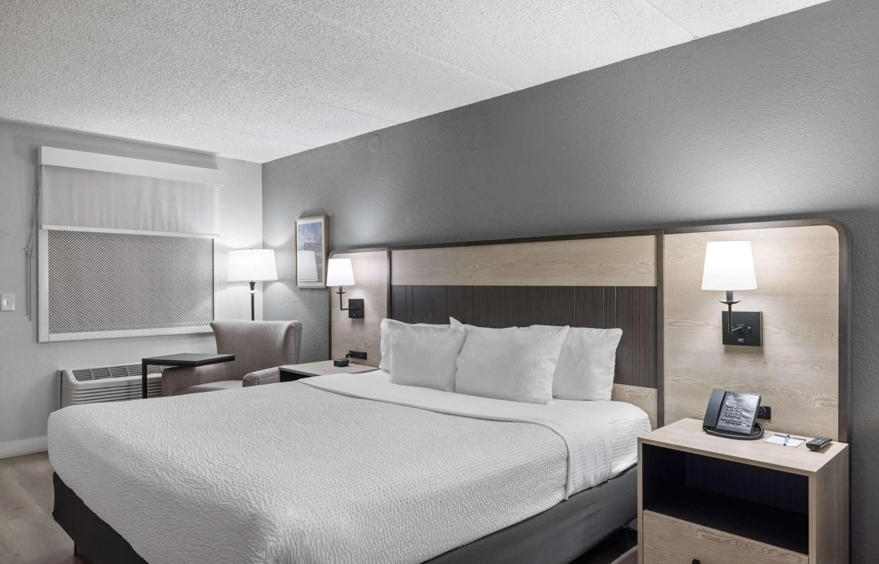 Photo of the whole room, Bed in La Quinta Inn by Wyndham Stockton