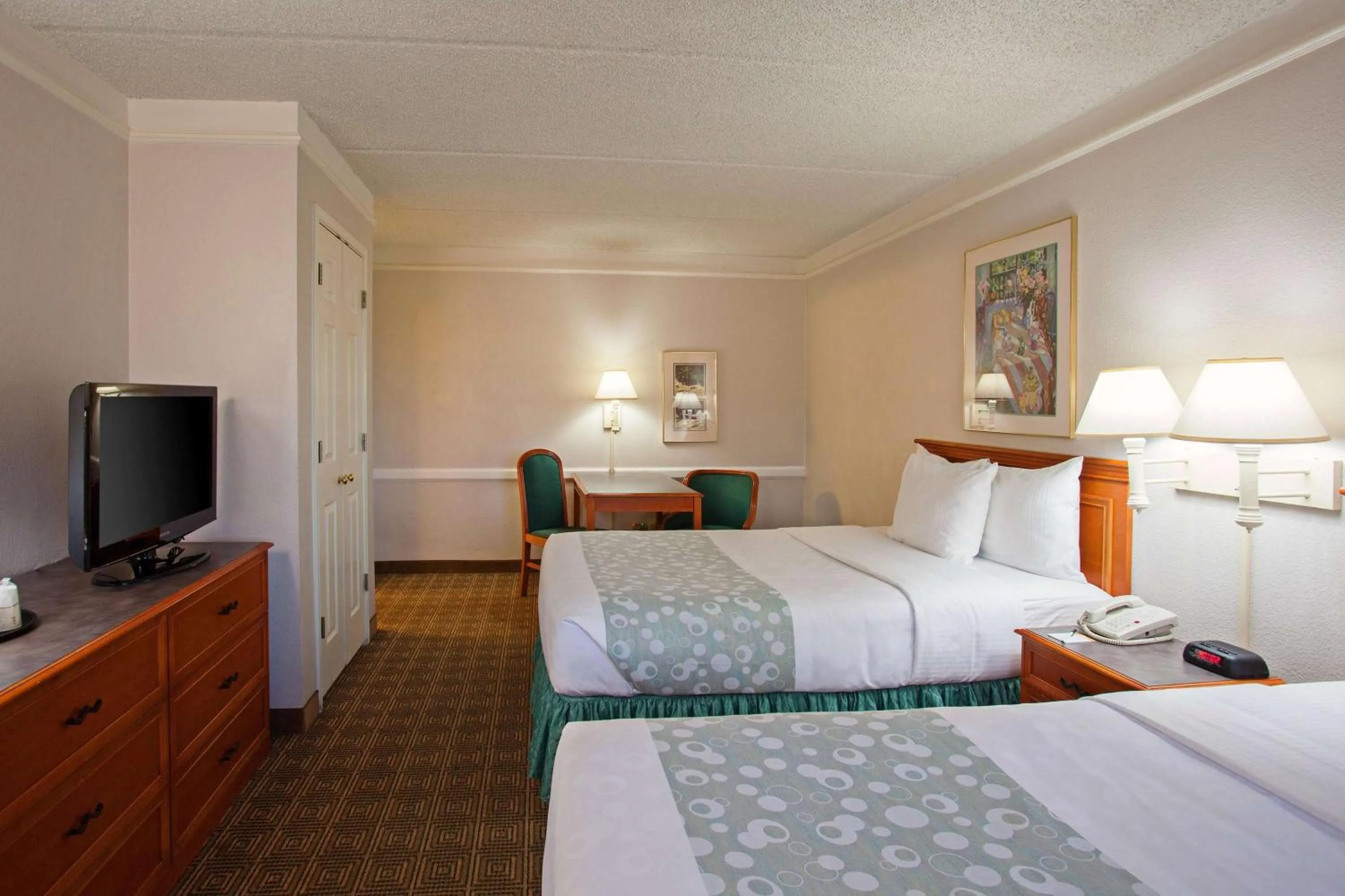 Photo of the whole room, Bed in Super 8 by Wyndham San Bernardino