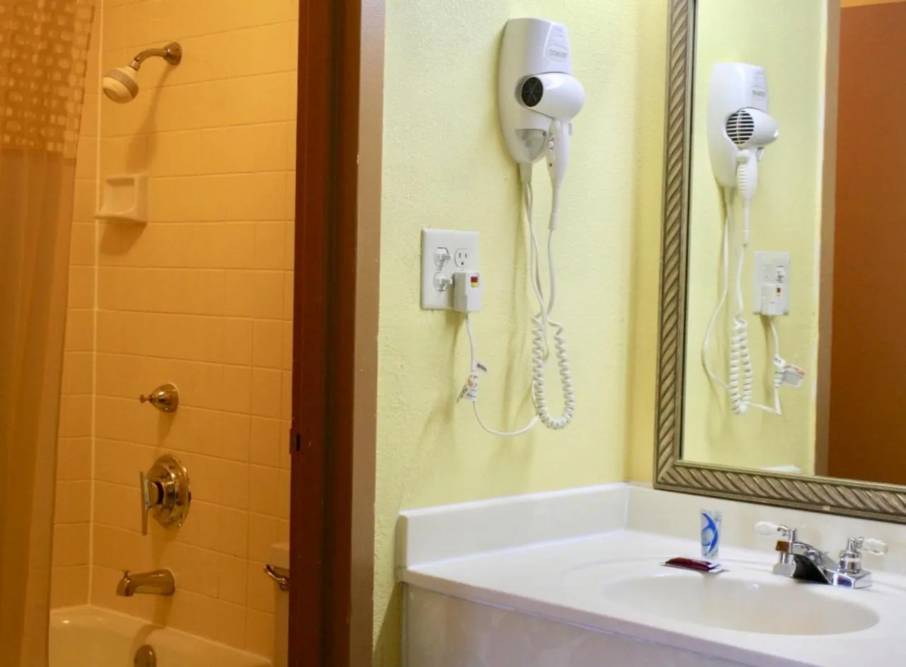 Bathroom in Relax Inn - Monroe