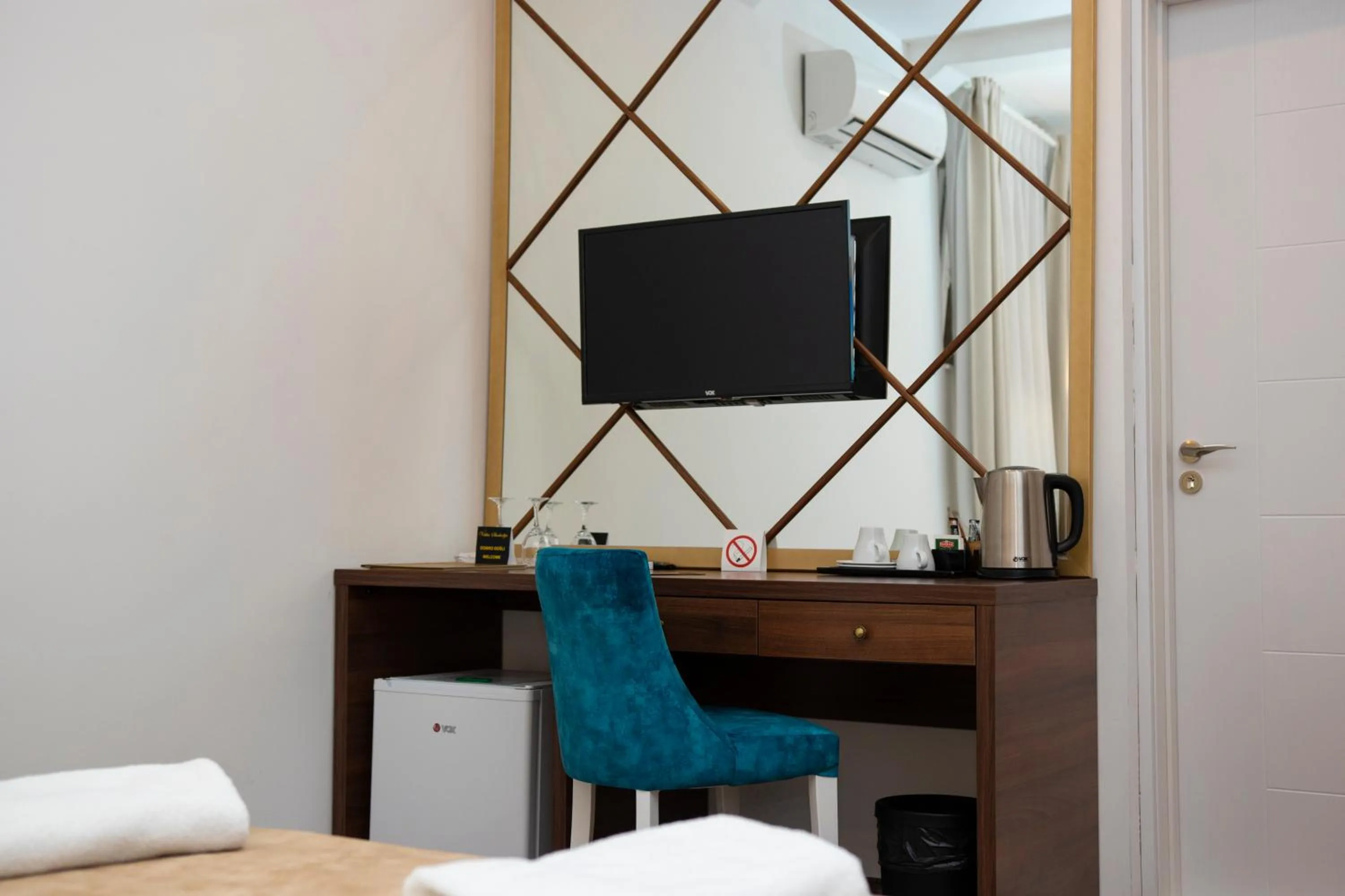 TV and multimedia, Bed in Luxury Rooms Skadarlija