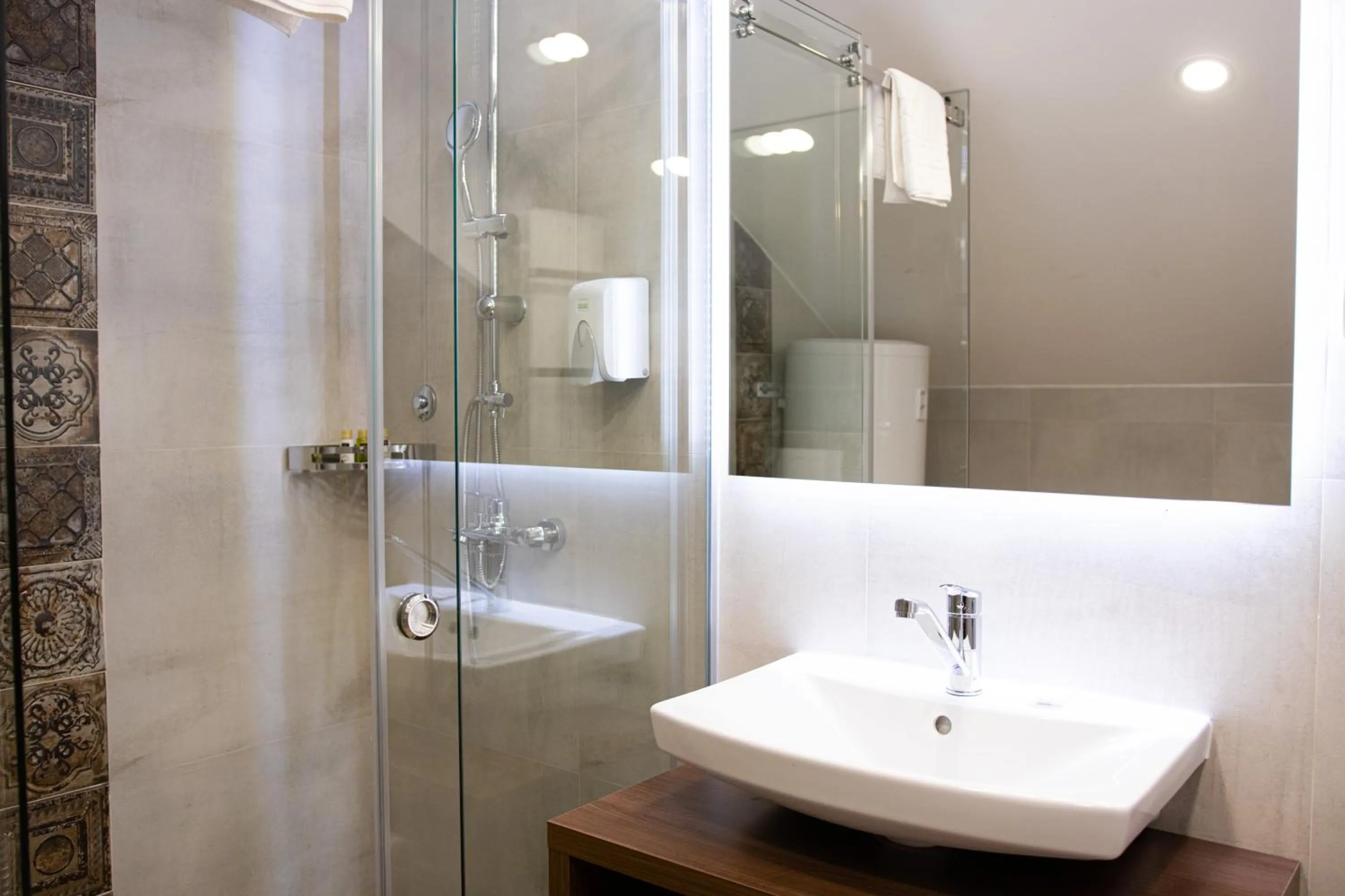 Hot Tub in Luxury Rooms Skadarlija