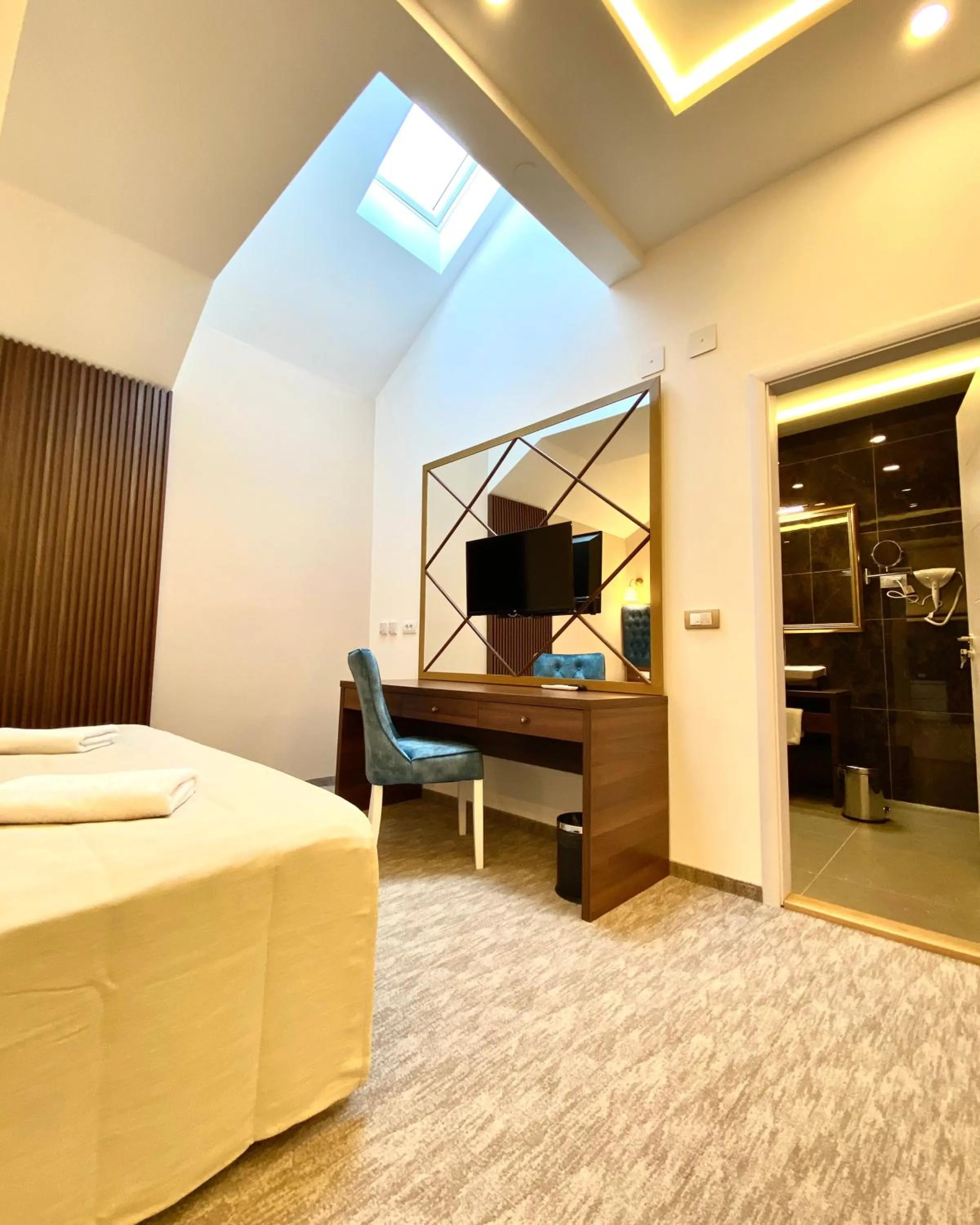 TV and multimedia, Bed in Luxury Rooms Skadarlija