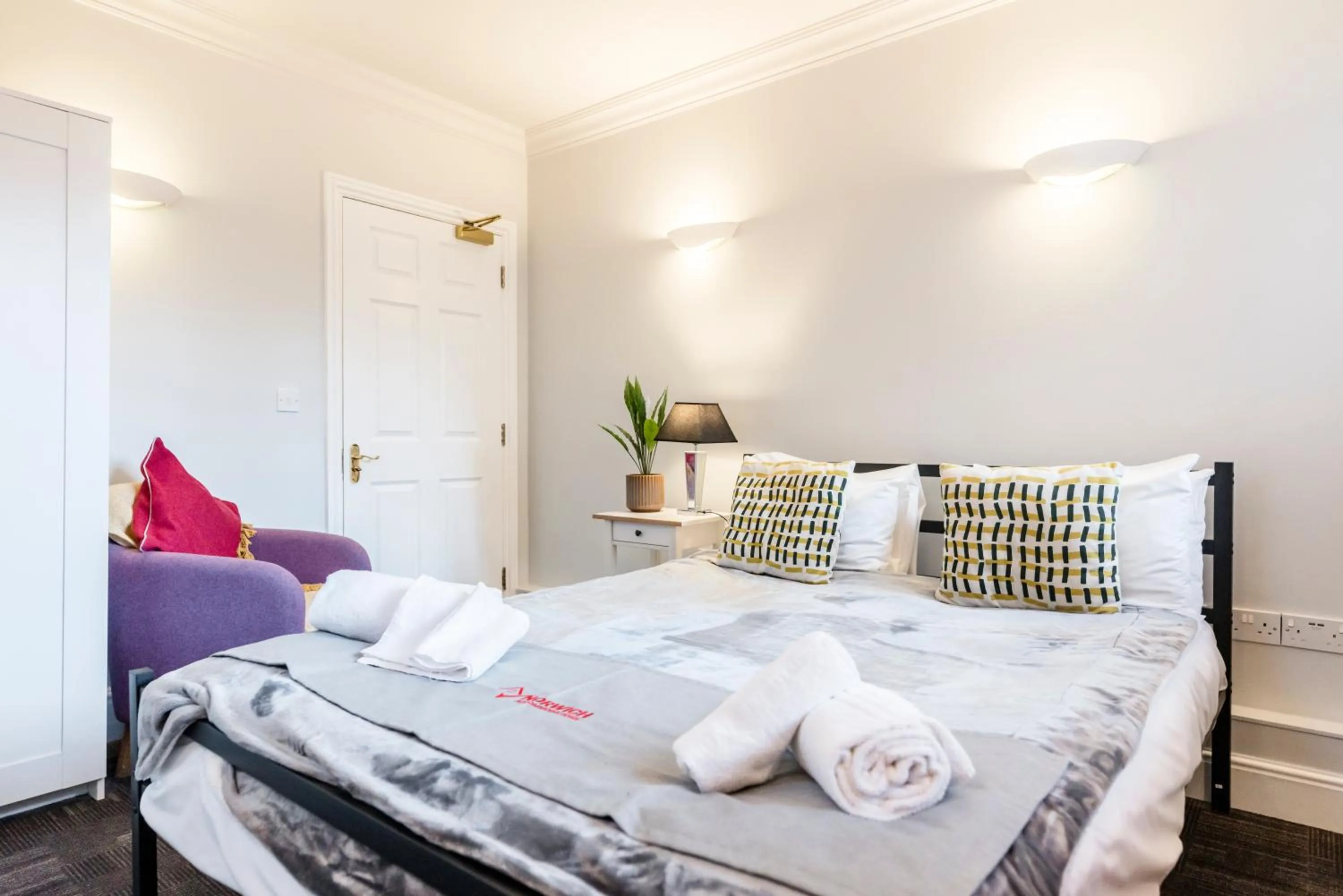 Bed in 1 Riverside Apartments