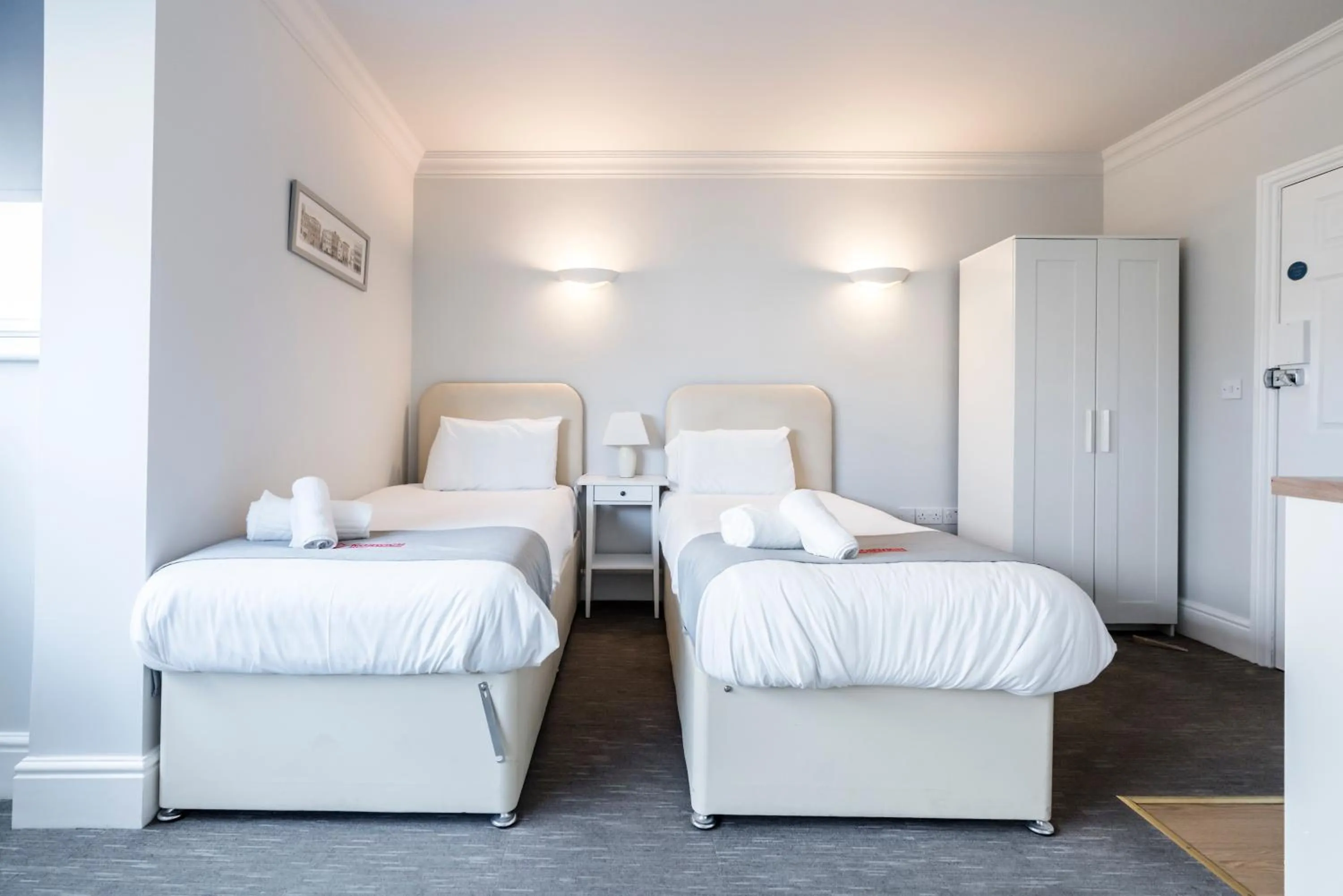 Bed in 1 Riverside Apartments