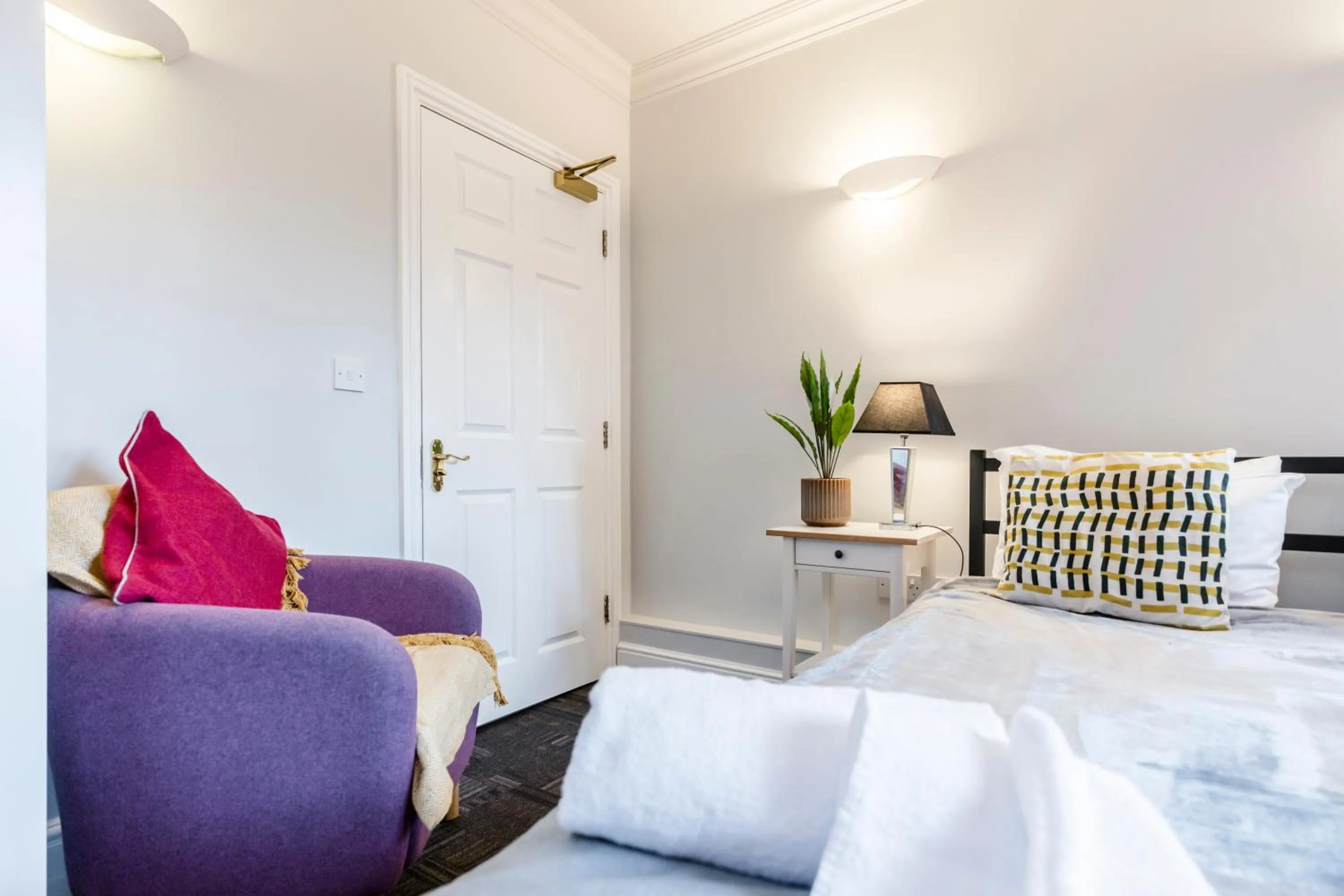 Bed in 1 Riverside Apartments