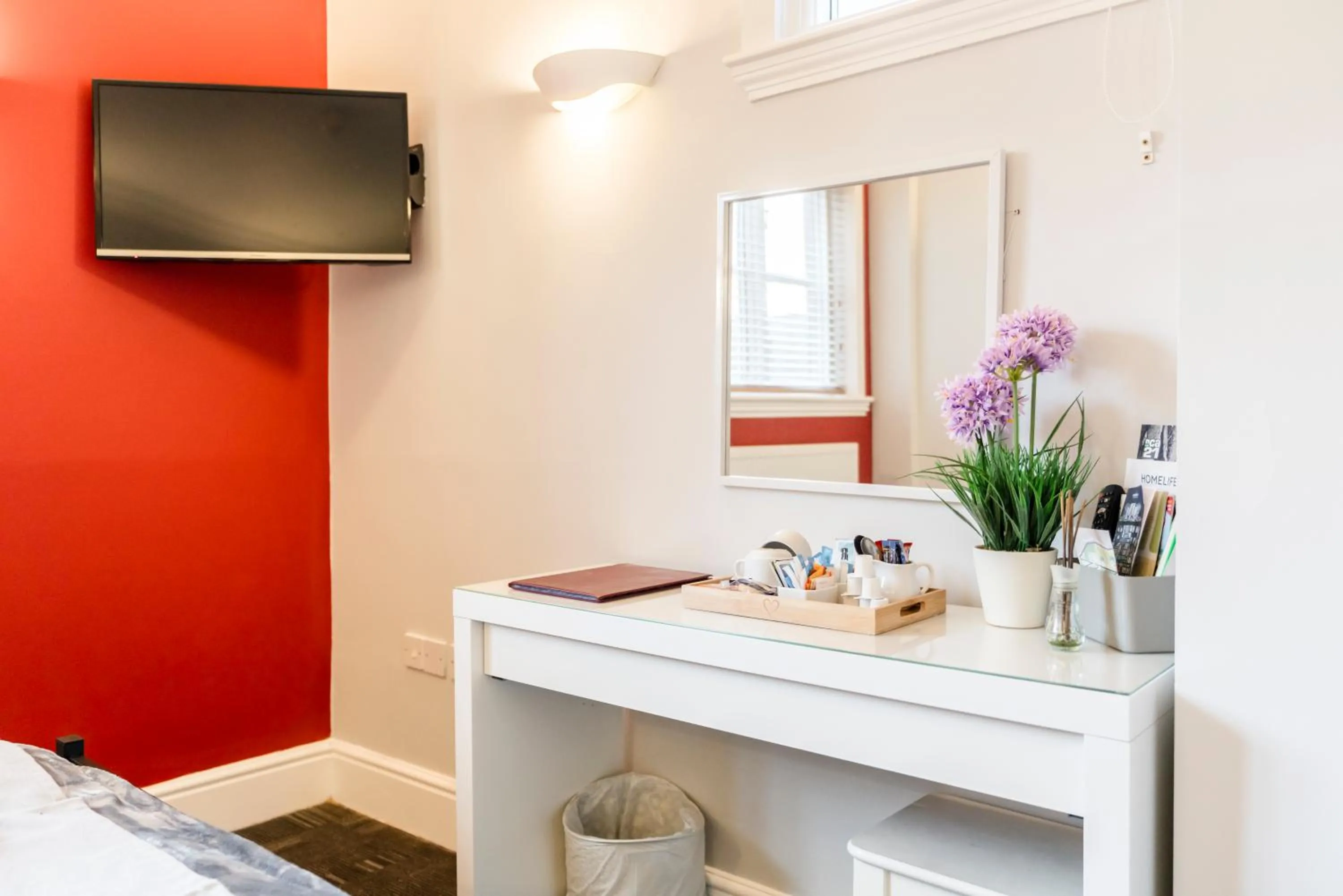 Bed in 1 Riverside Apartments