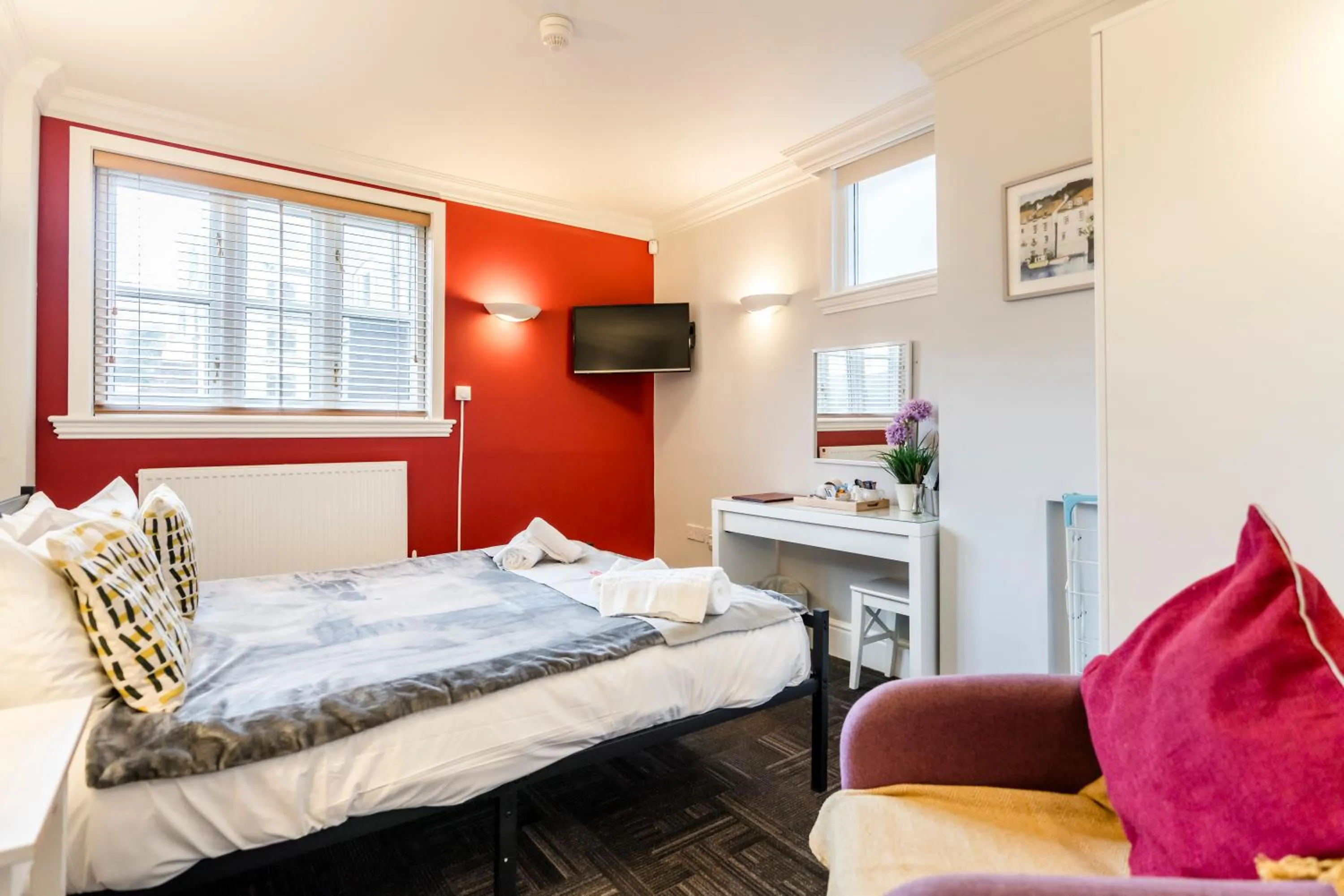 Bed in 1 Riverside Apartments