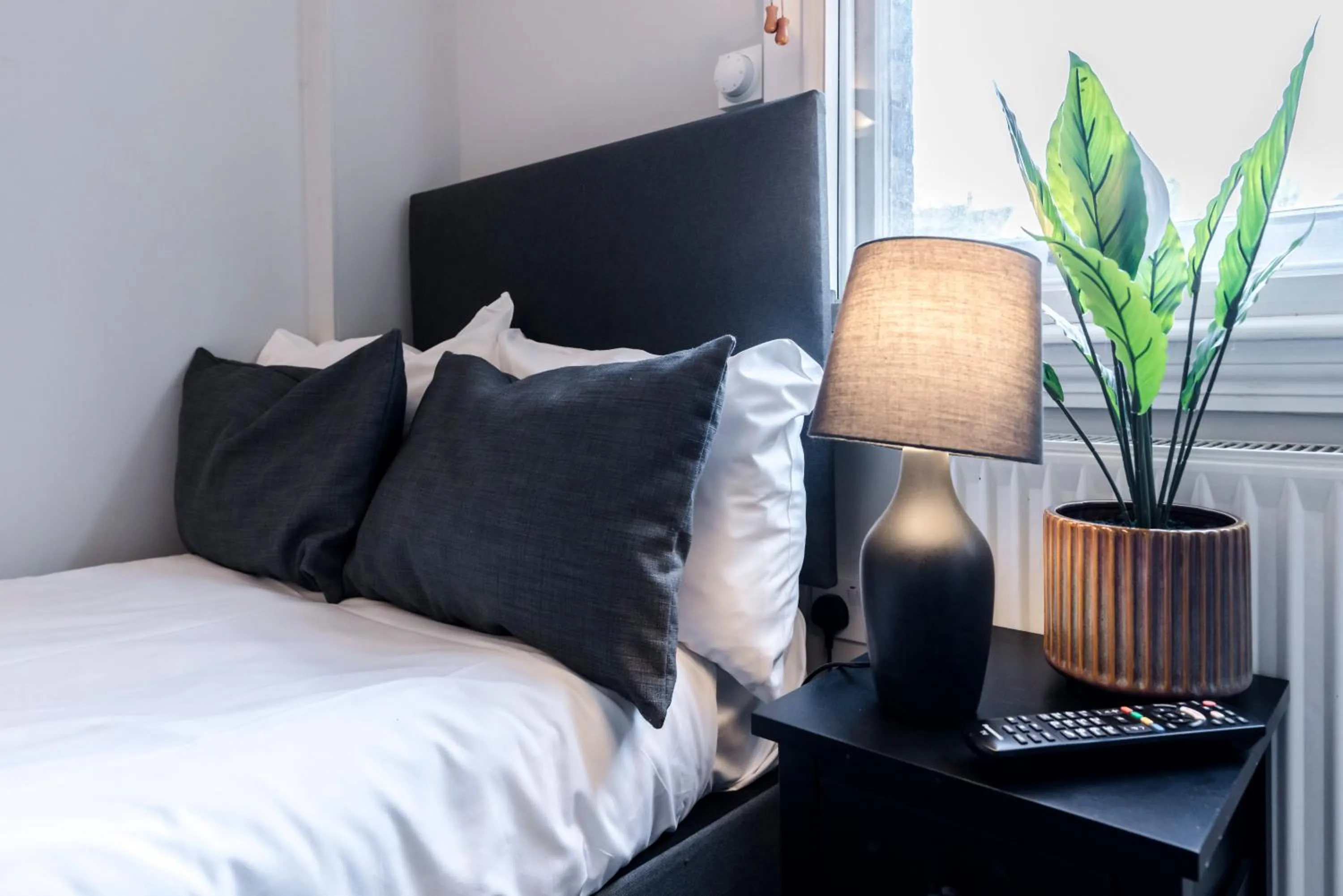 Bed in 1 Riverside Apartments