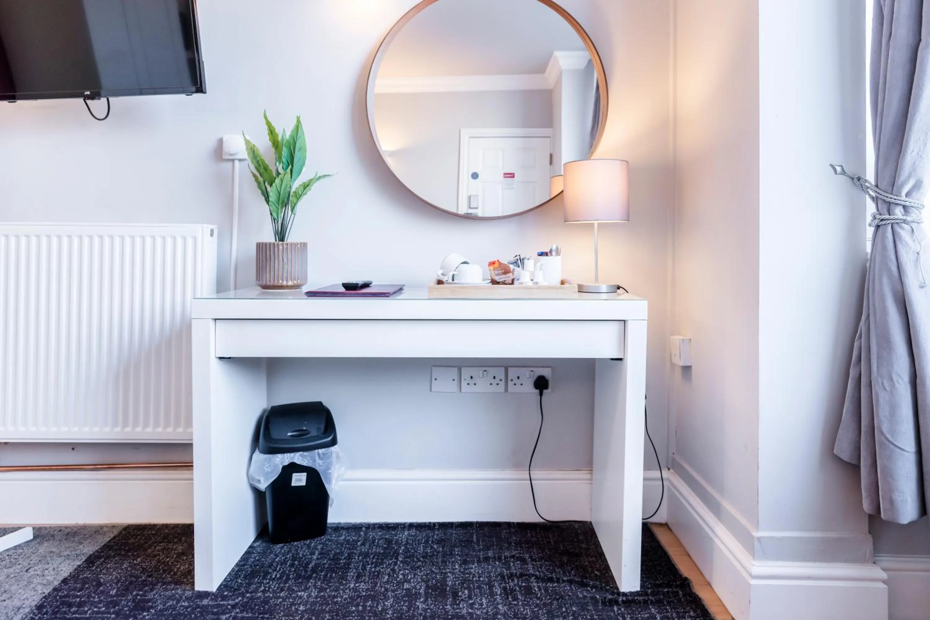 1 Riverside Apartments