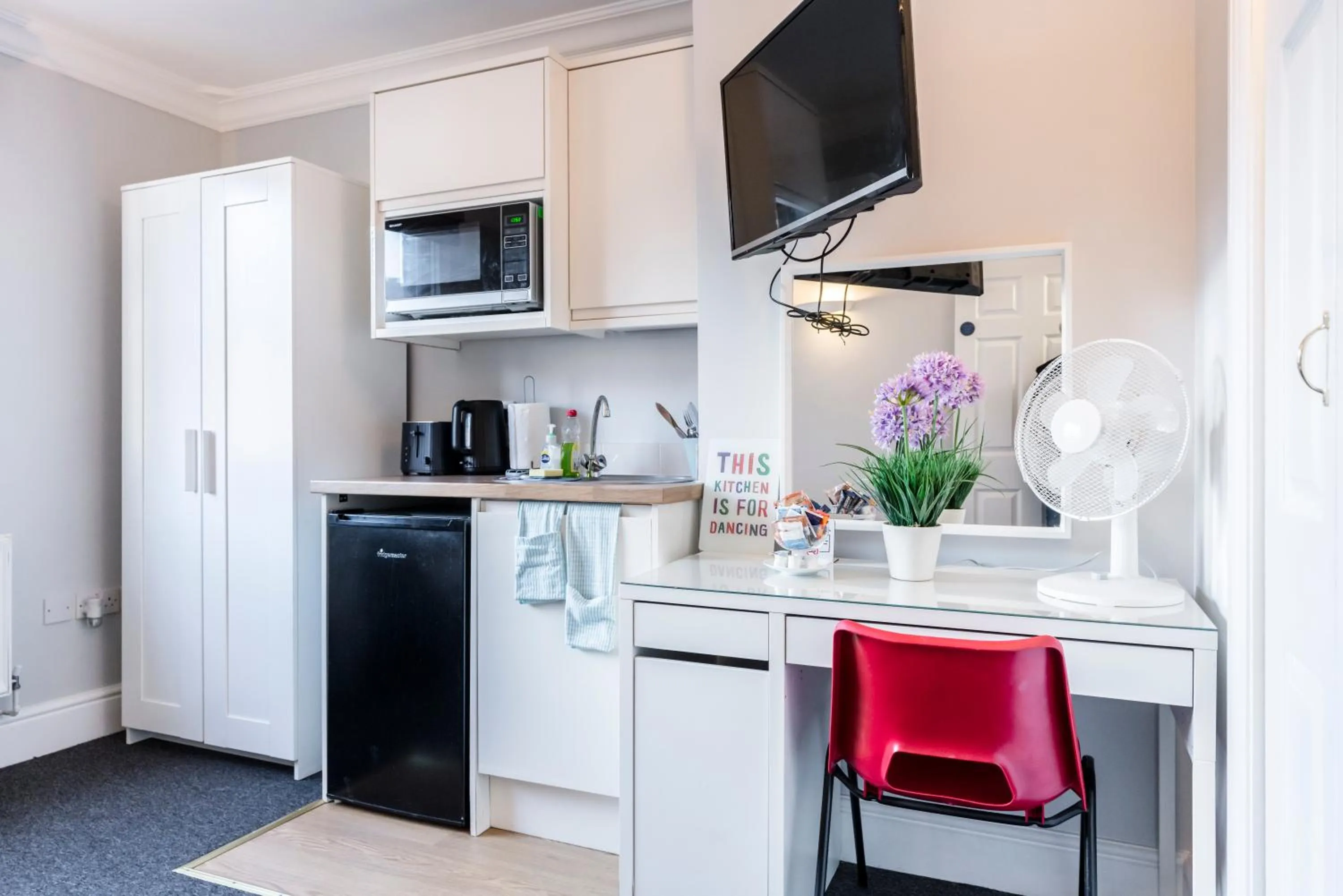 1 Riverside Apartments