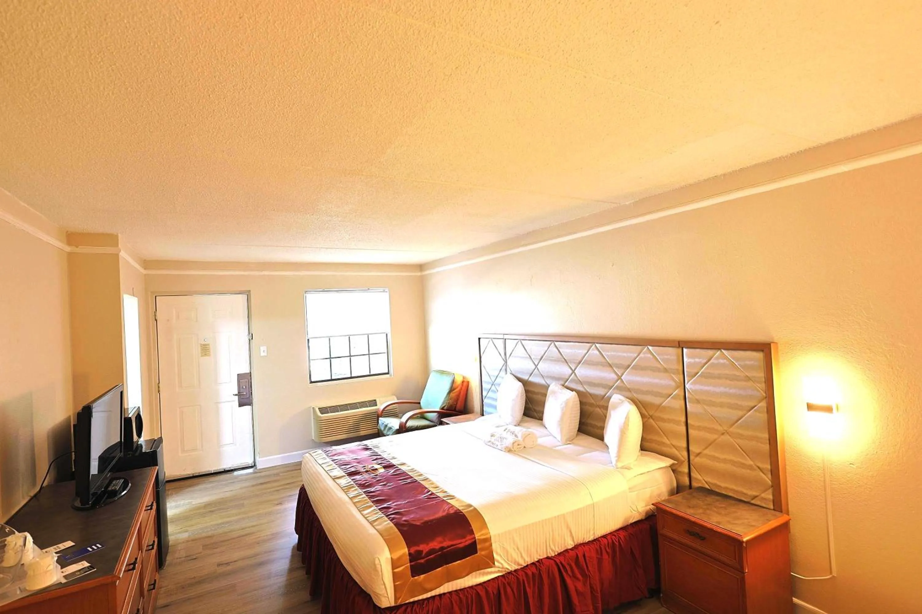 Bedroom, Bed in The Grand by Capital O Texarkana I-30