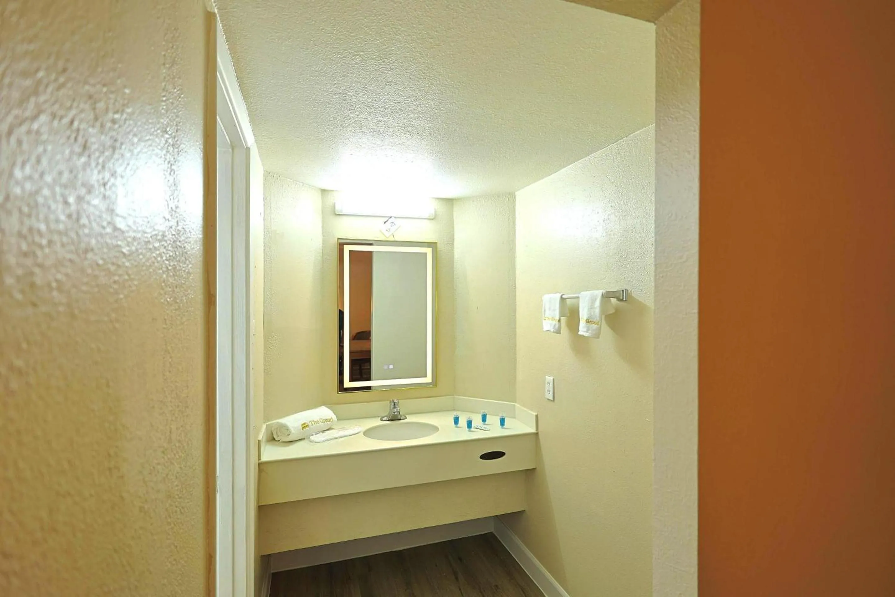 Bathroom in The Grand by Capital O Texarkana I-30