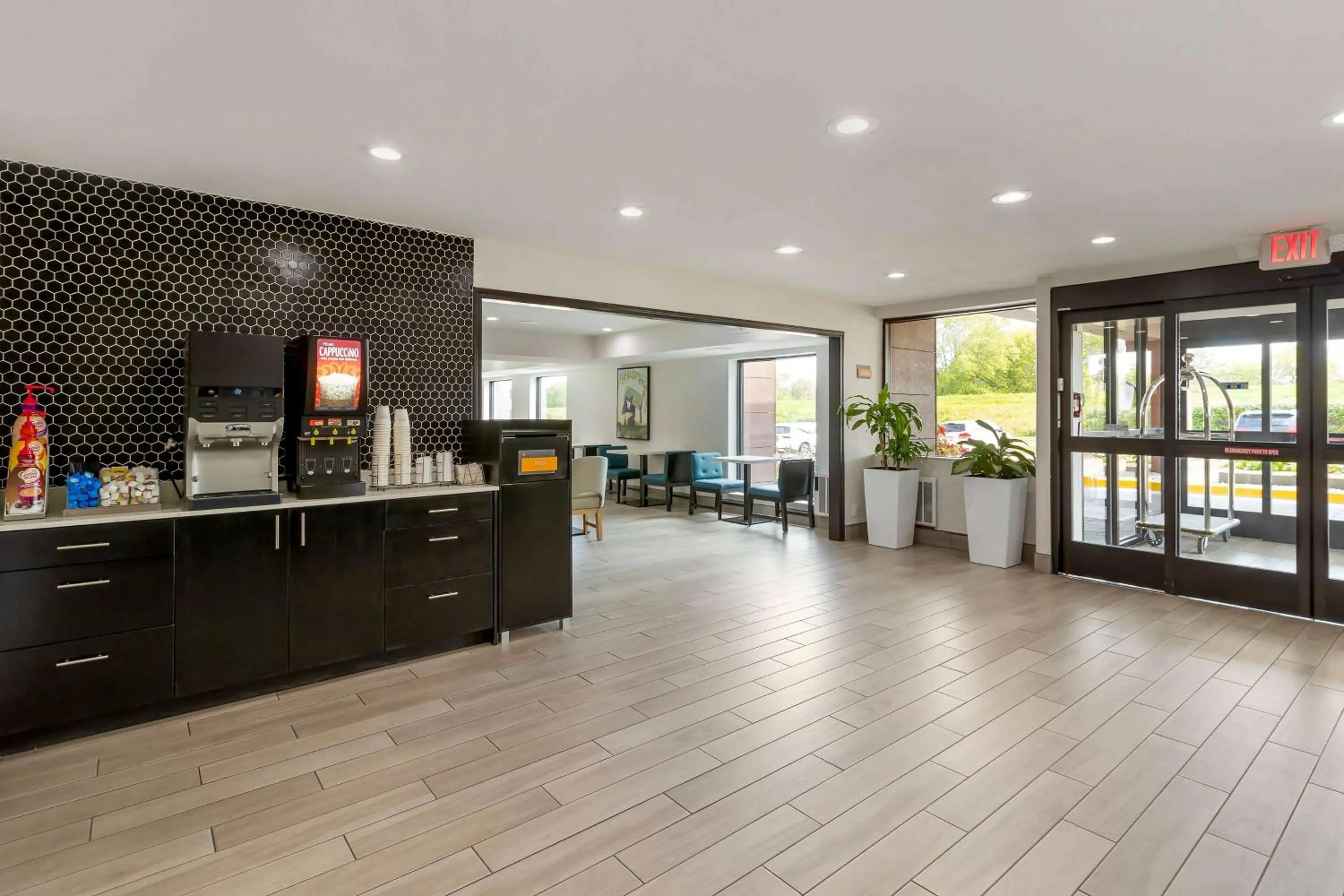 Lobby or reception in La Quinta by Wyndham Des Moines West Clive