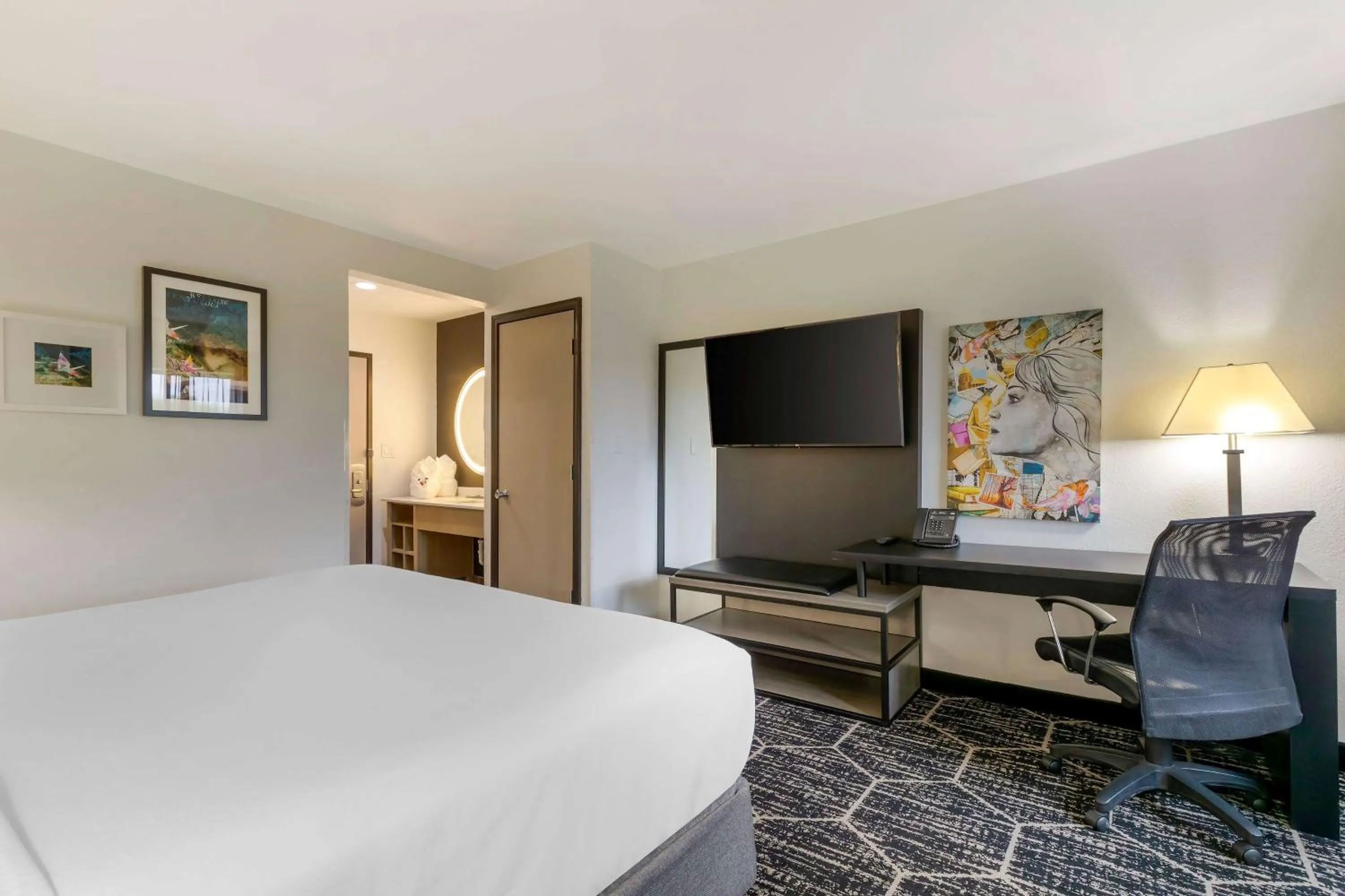 Photo of the whole room, Bed in La Quinta by Wyndham Des Moines West Clive