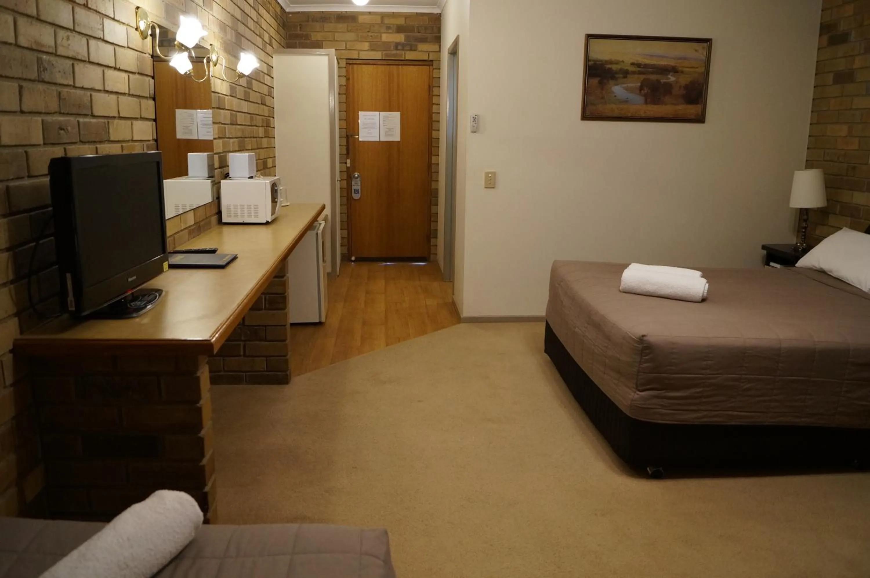 Bed in Magdala Motor Lodge & Lakeside Restaurant