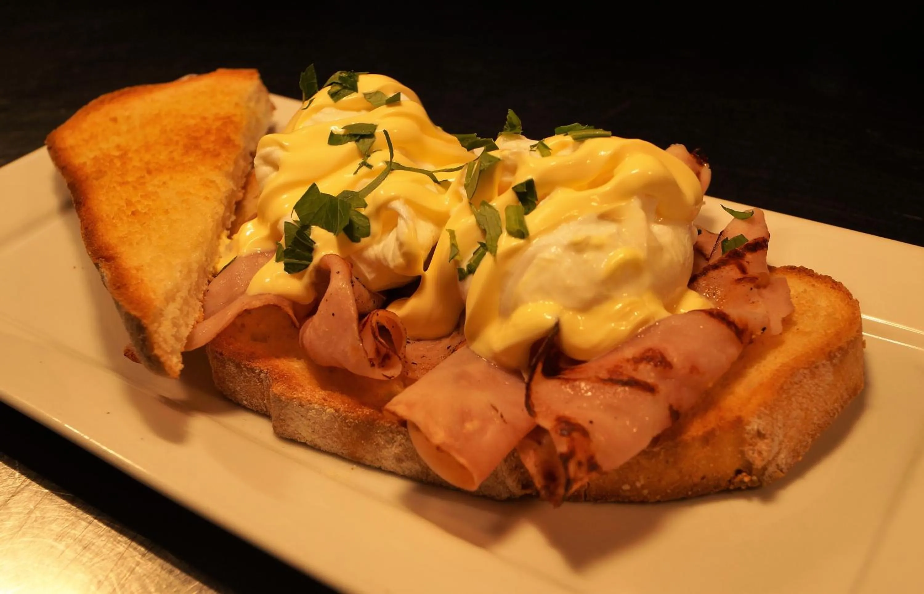 Food and drinks in Magdala Motor Lodge & Lakeside Restaurant