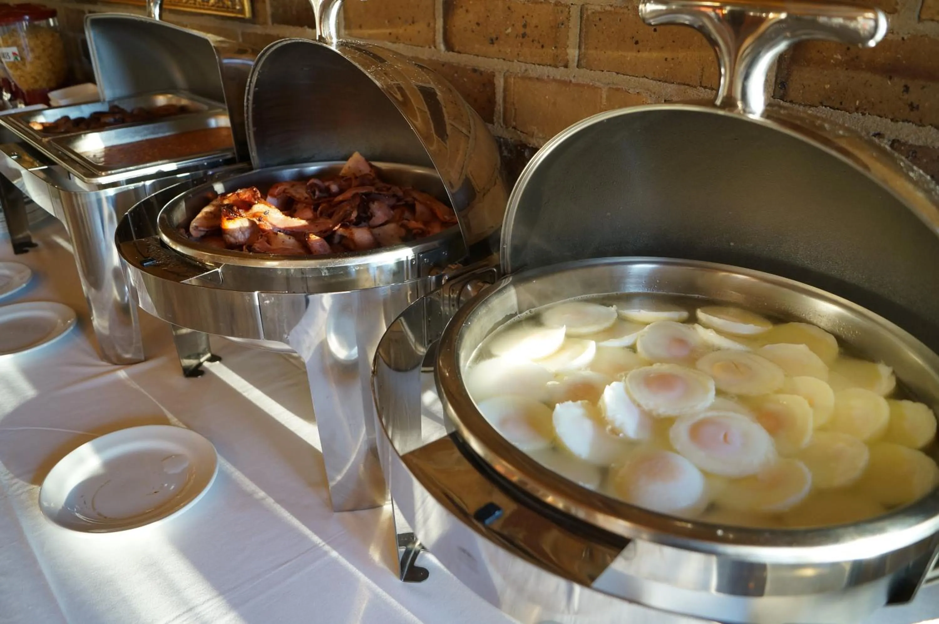 Food and drinks in Magdala Motor Lodge & Lakeside Restaurant