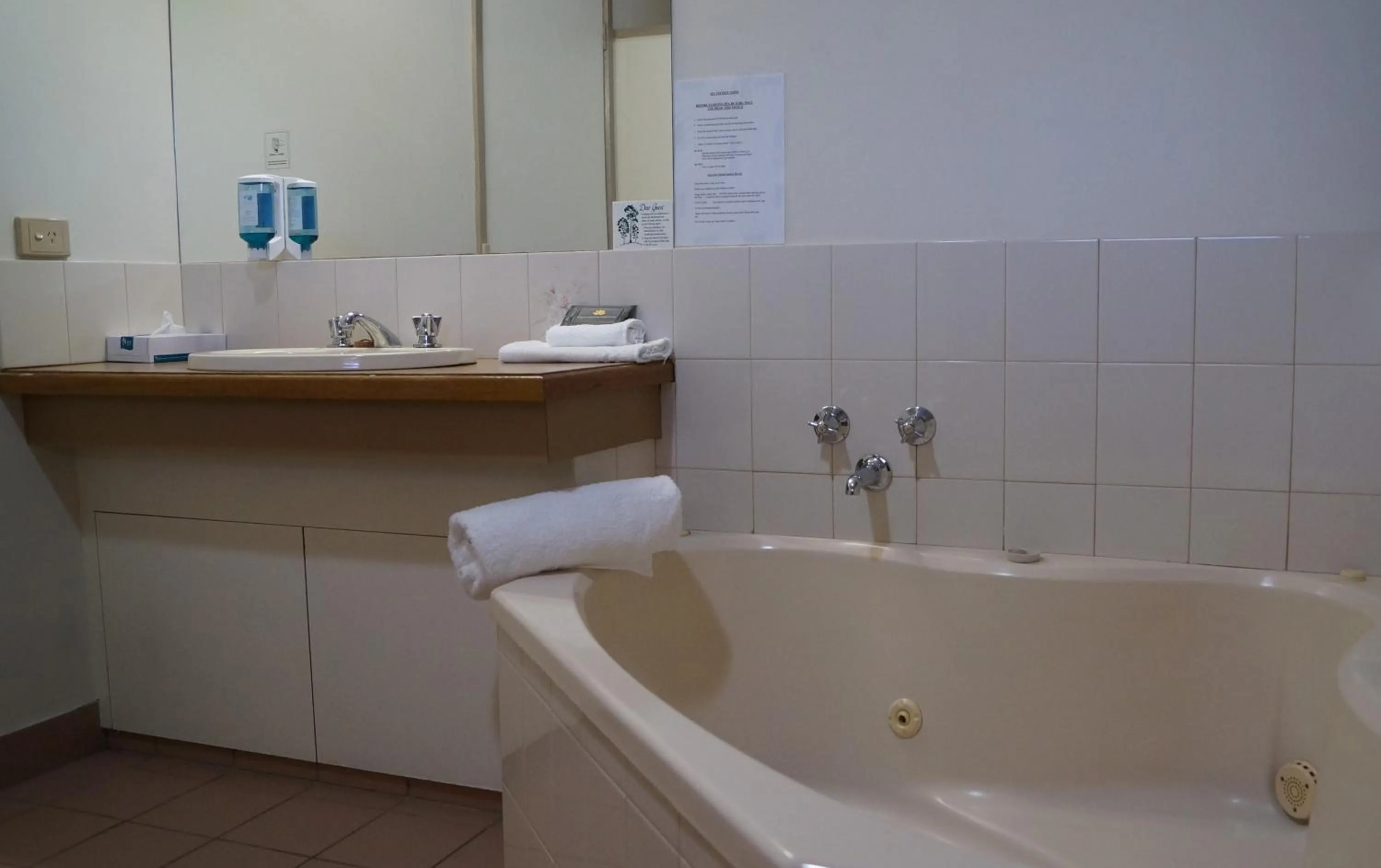 Magdala Motor Lodge & Lakeside Restaurant