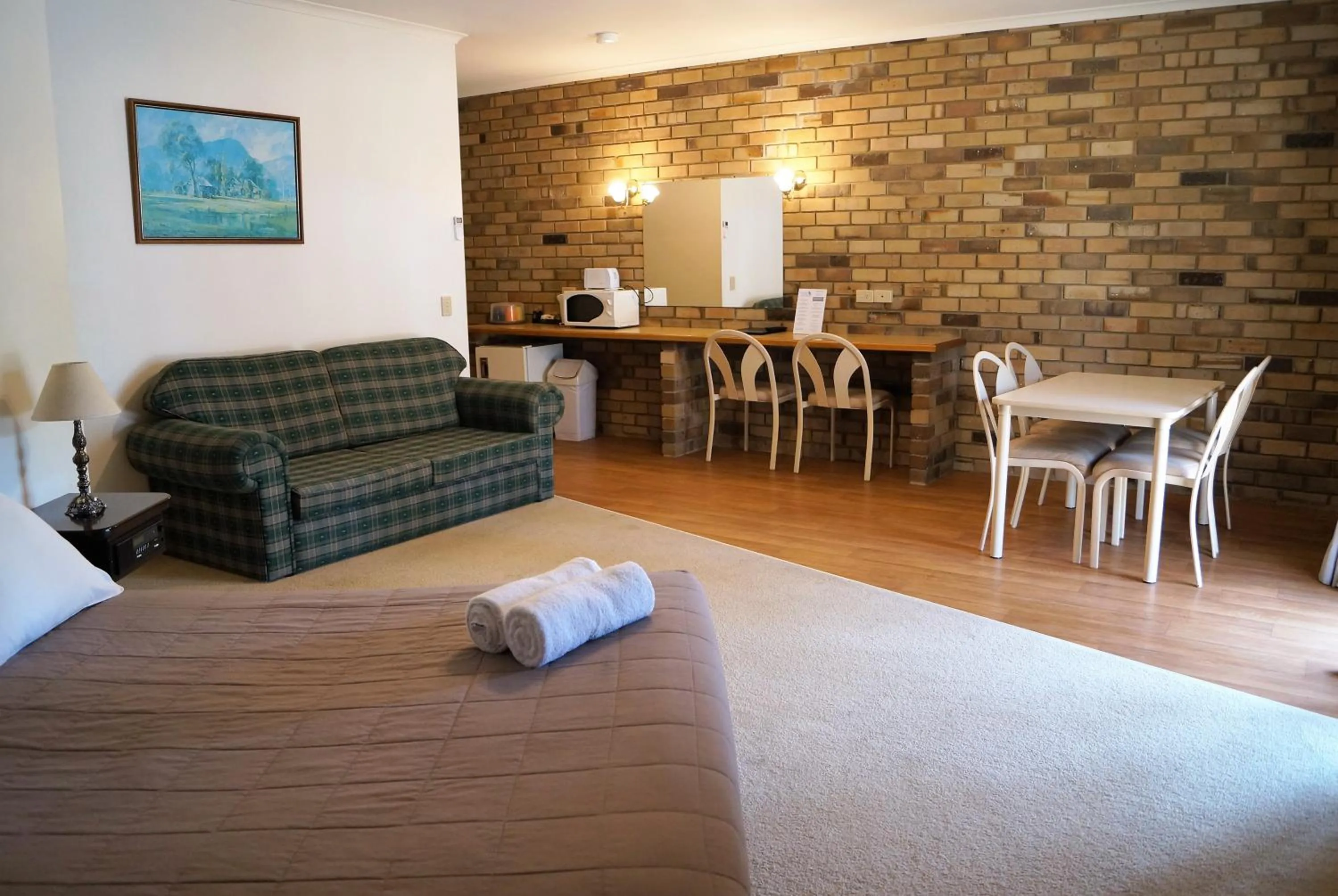 Bed in Magdala Motor Lodge & Lakeside Restaurant